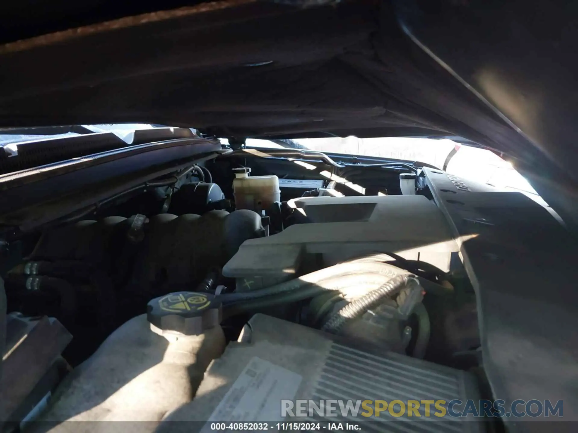 10 fotografías del automóvil dañado 1GNSCHKC9KR327072 CHEVROLET SUBURBAN 2019