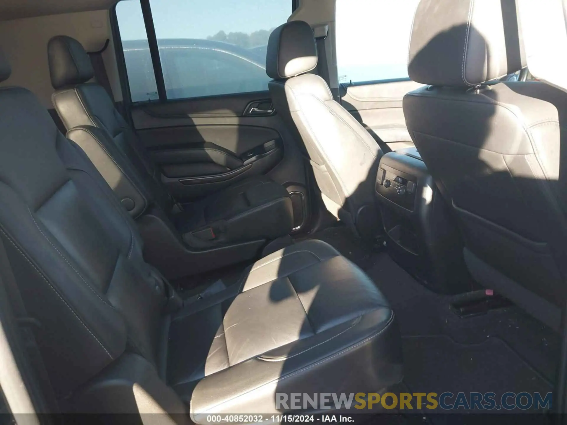8 fotografías del automóvil dañado 1GNSCHKC9KR327072 CHEVROLET SUBURBAN 2019