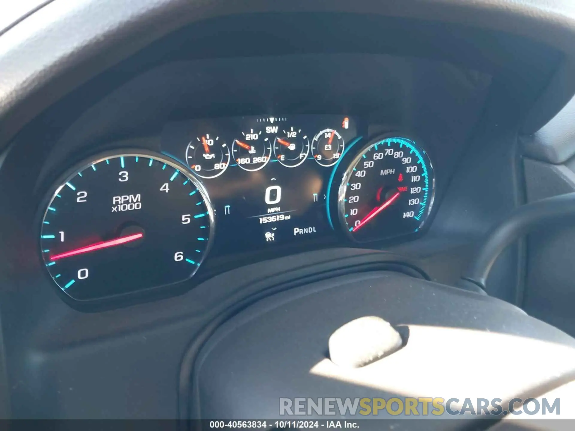 15 fotografías del automóvil dañado 1GNSCJKC0KR293658 CHEVROLET SUBURBAN 2019