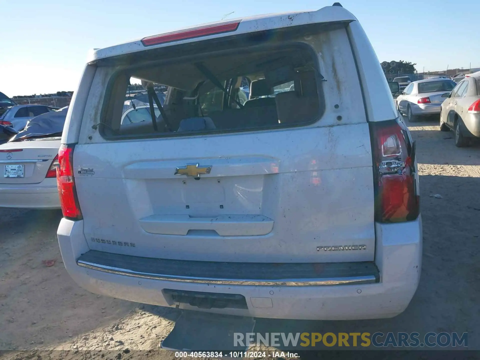 16 fotografías del automóvil dañado 1GNSCJKC0KR293658 CHEVROLET SUBURBAN 2019