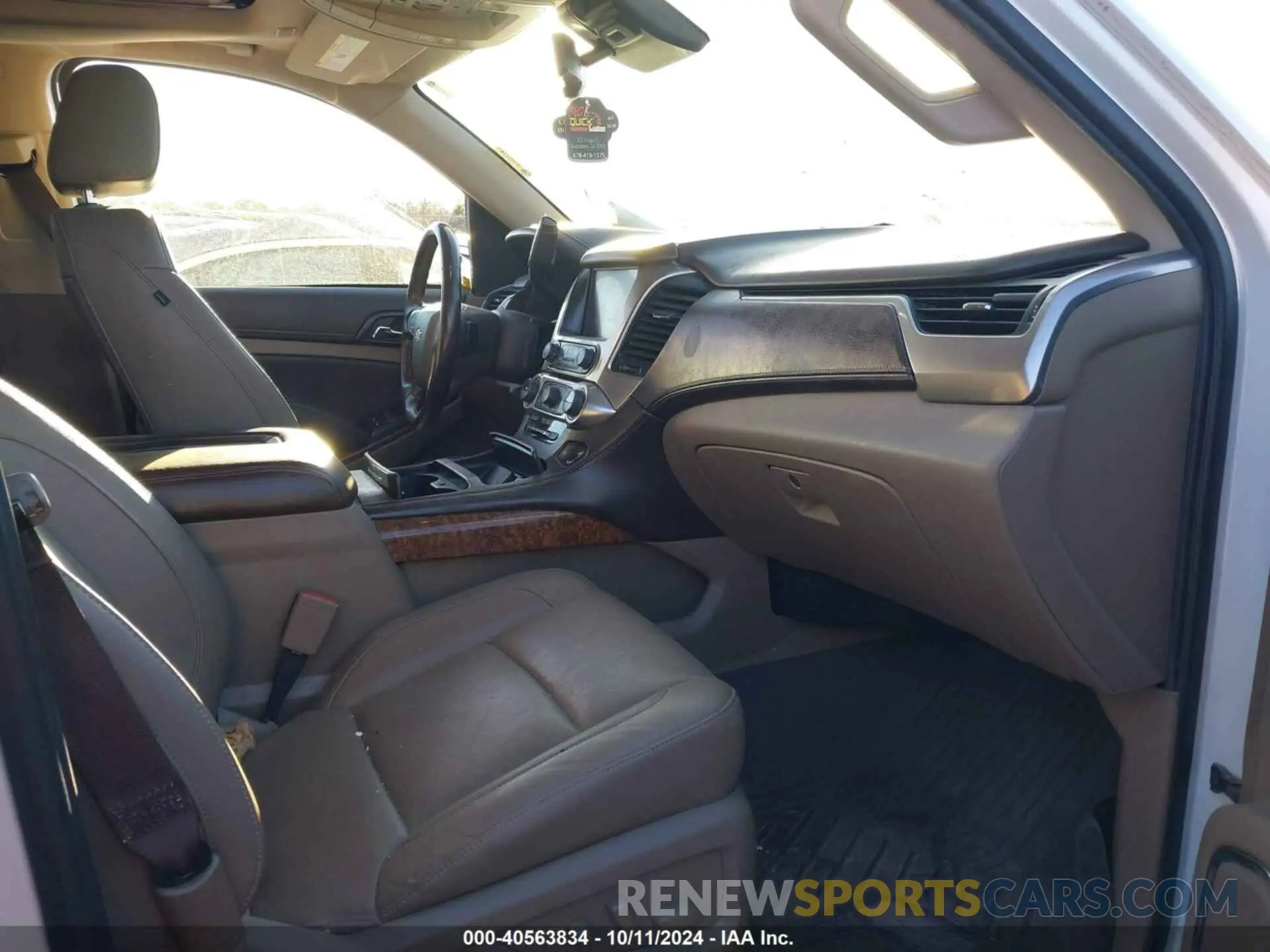 5 fotografías del automóvil dañado 1GNSCJKC0KR293658 CHEVROLET SUBURBAN 2019