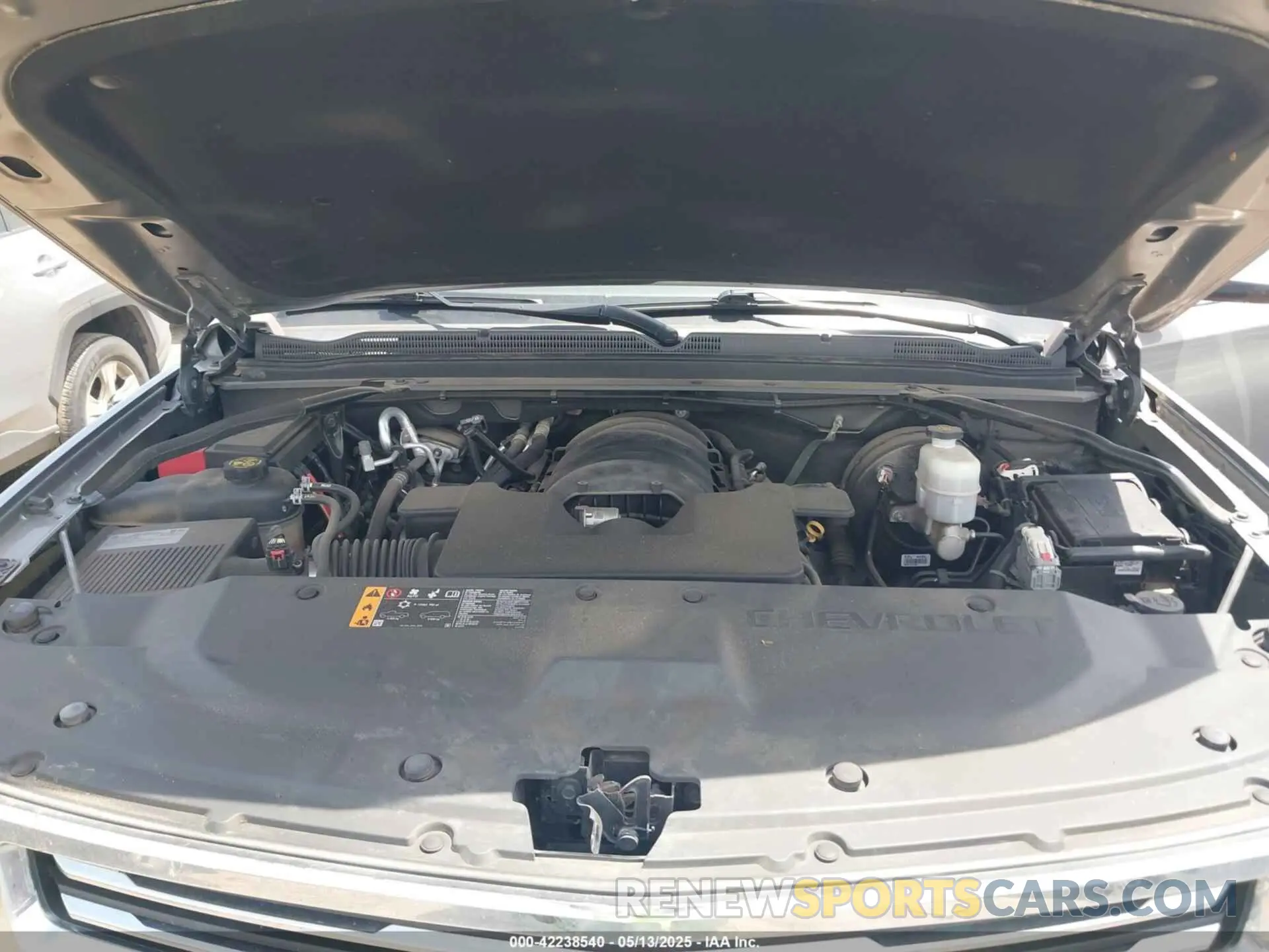 10 fotografías del automóvil dañado 1GNSCJKC9KR264210 CHEVROLET SUBURBAN 2019