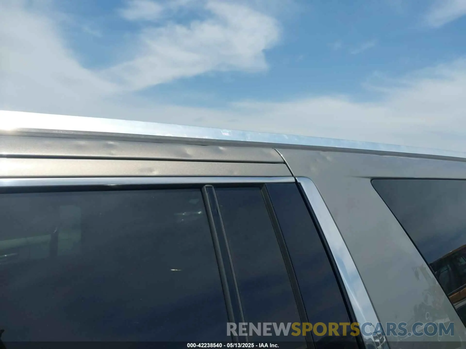 12 fotografías del automóvil dañado 1GNSCJKC9KR264210 CHEVROLET SUBURBAN 2019