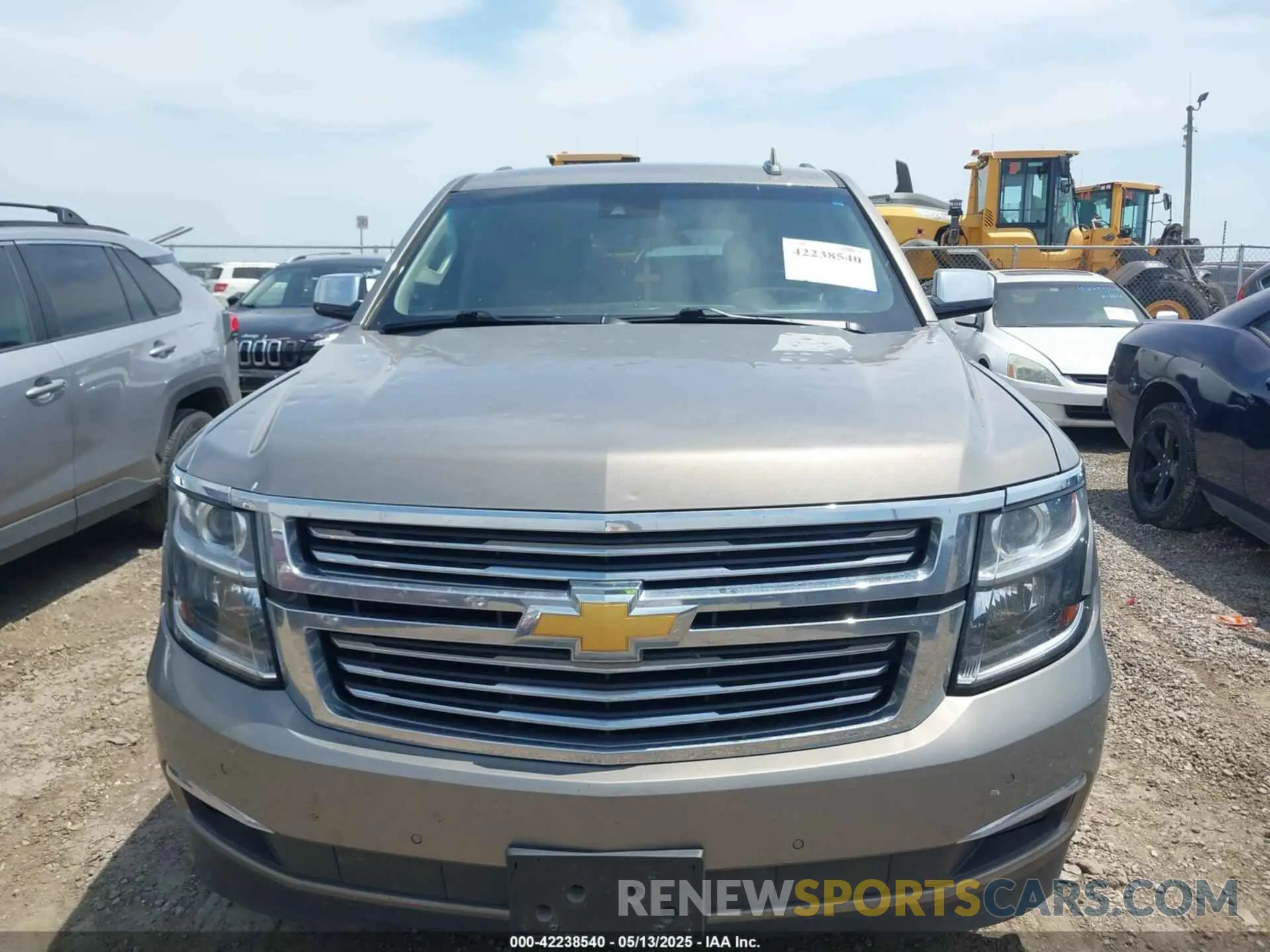 13 fotografías del automóvil dañado 1GNSCJKC9KR264210 CHEVROLET SUBURBAN 2019