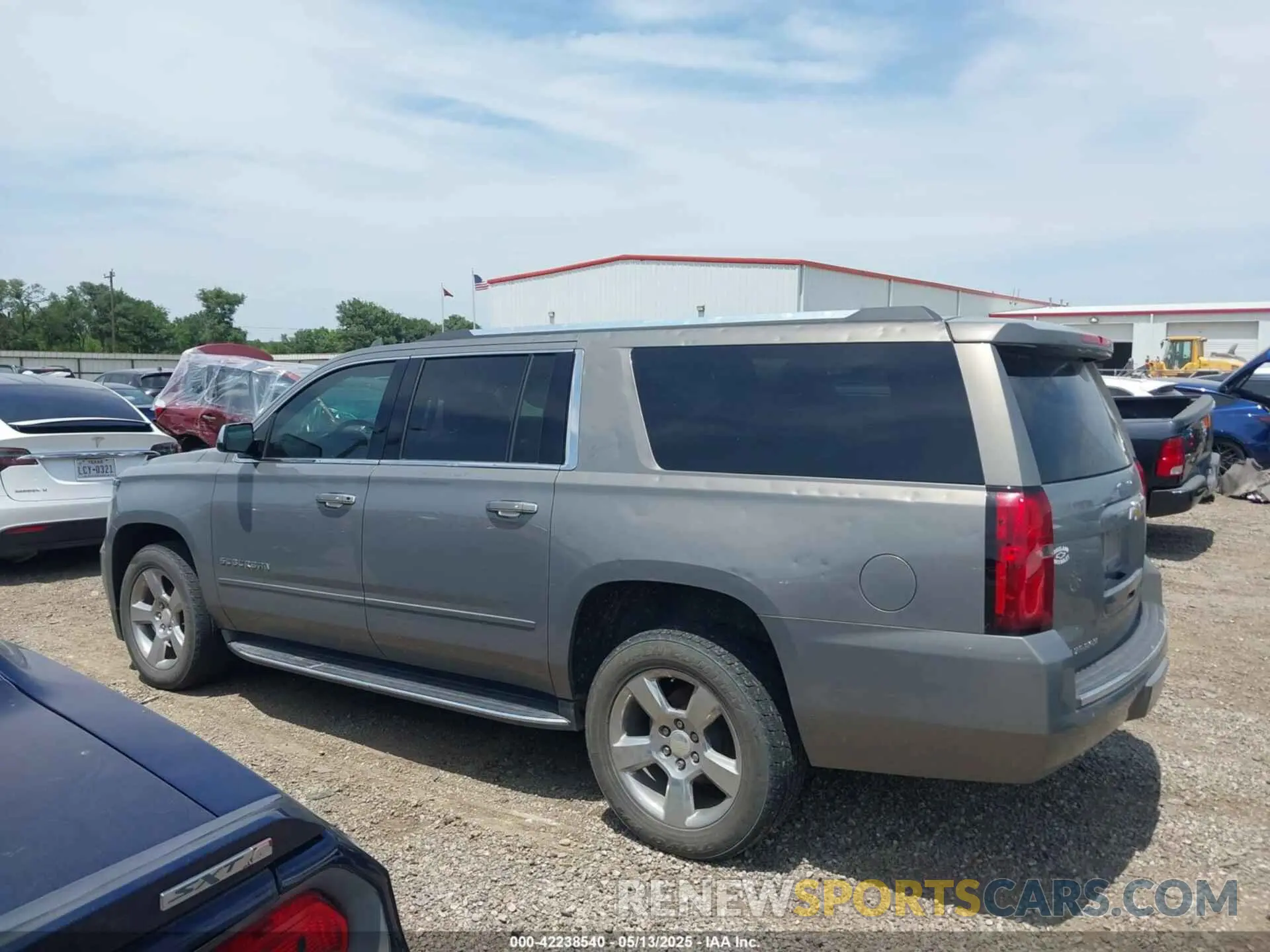 15 fotografías del automóvil dañado 1GNSCJKC9KR264210 CHEVROLET SUBURBAN 2019