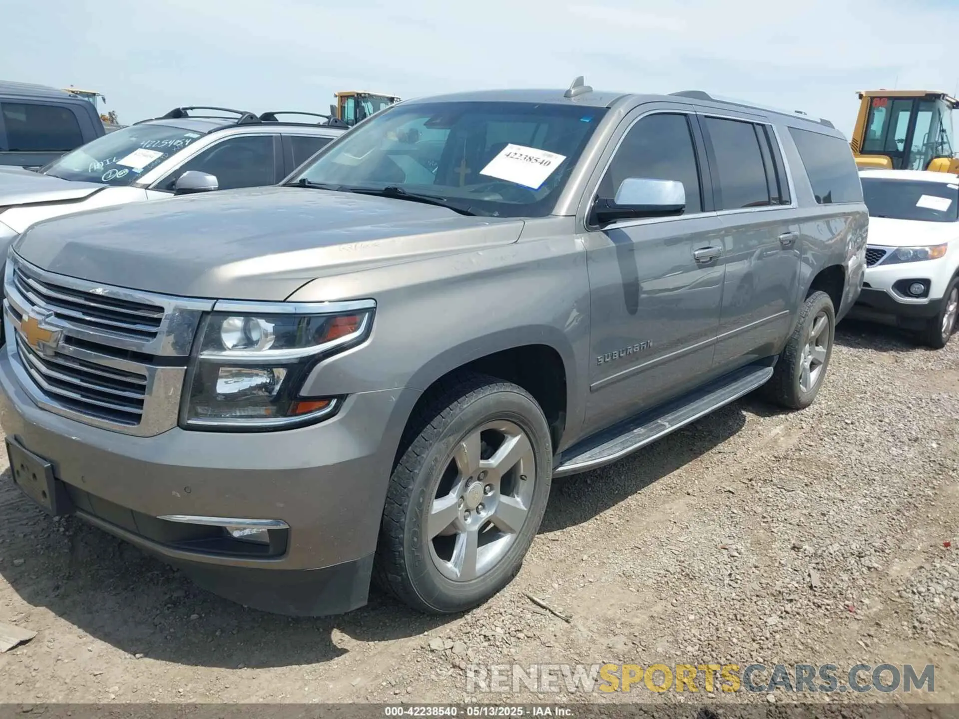 2 fotografías del automóvil dañado 1GNSCJKC9KR264210 CHEVROLET SUBURBAN 2019