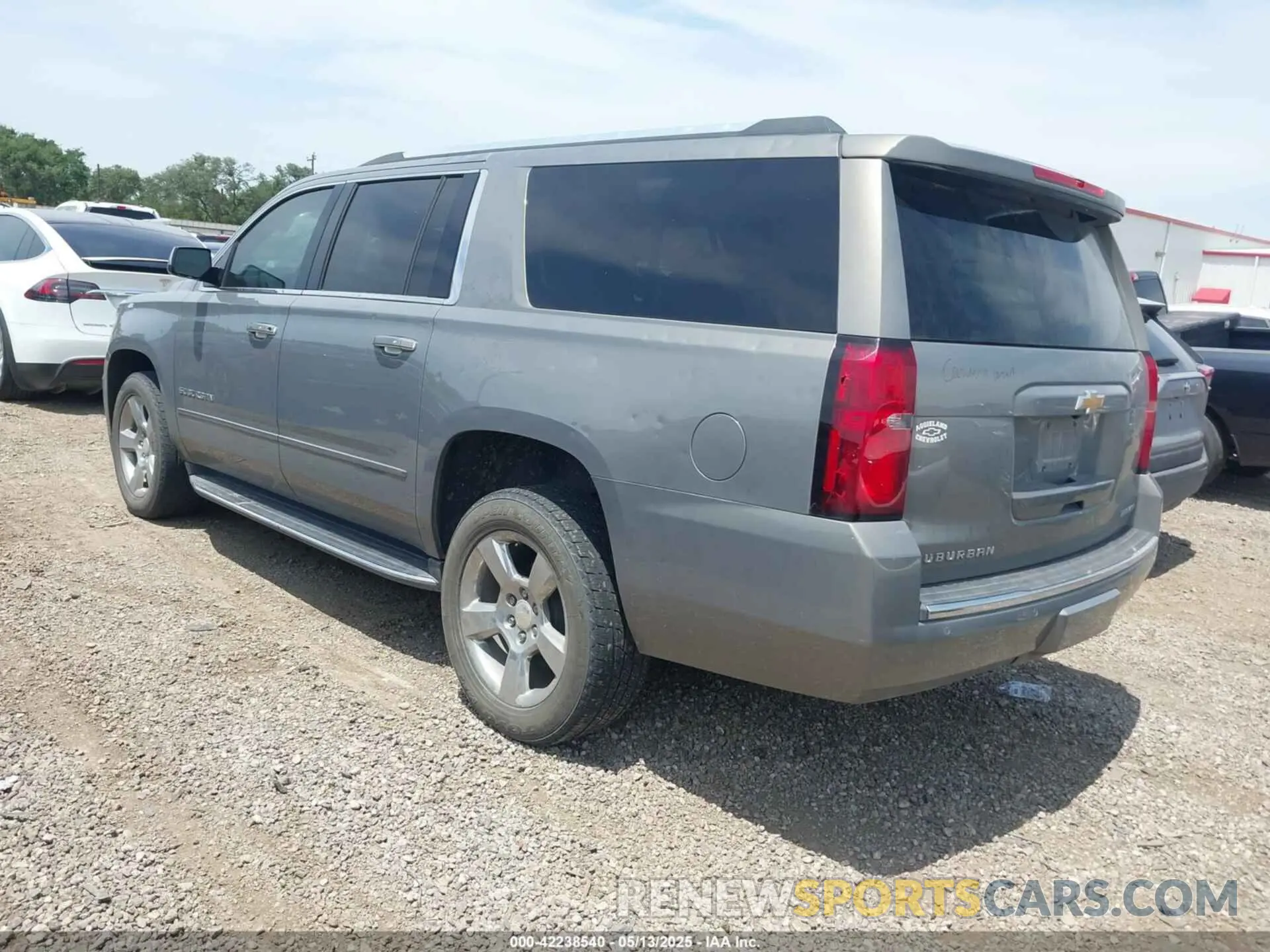 3 fotografías del automóvil dañado 1GNSCJKC9KR264210 CHEVROLET SUBURBAN 2019