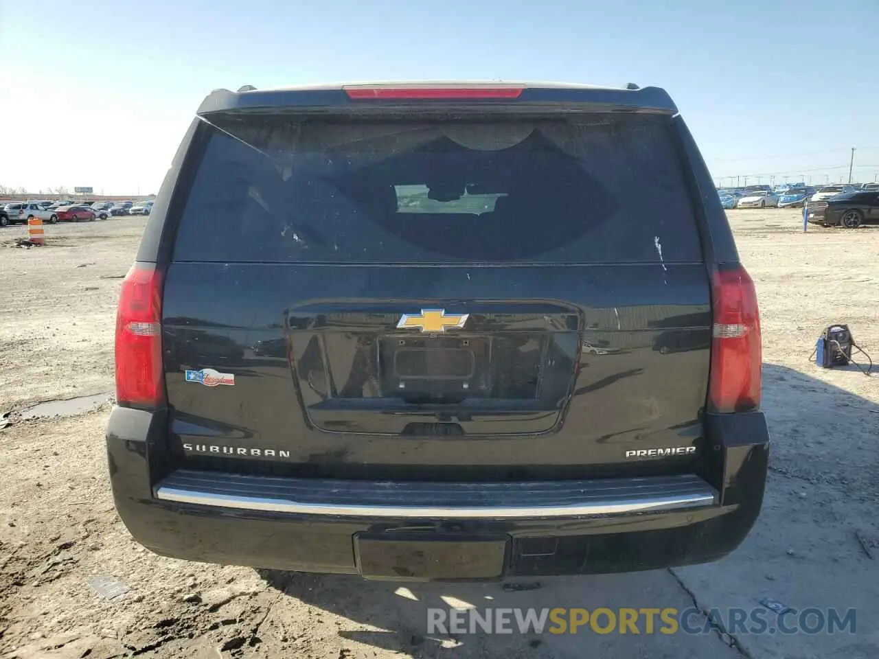 6 fotografías del automóvil dañado 1GNSCJKCXKR408508 CHEVROLET SUBURBAN 2019