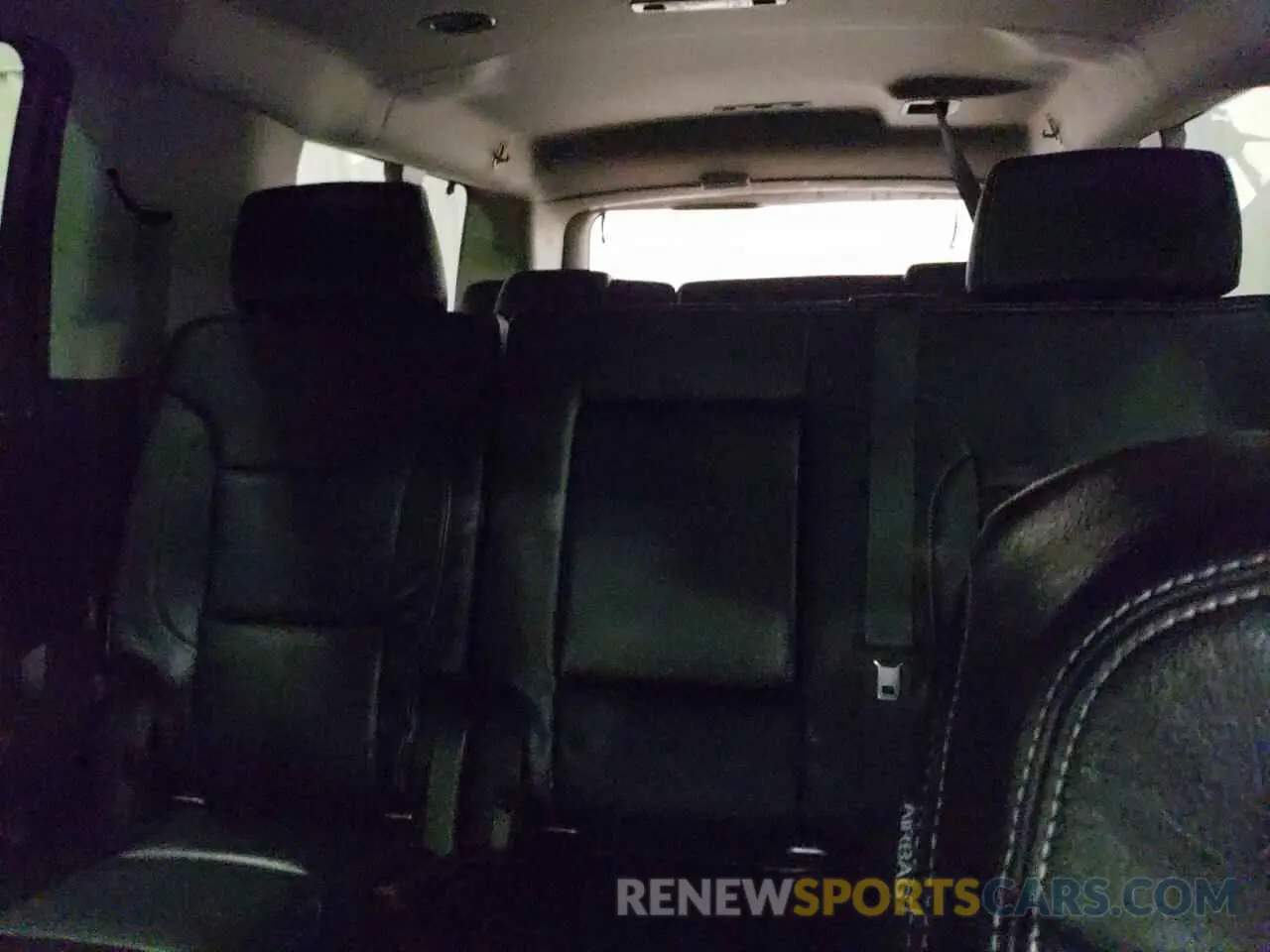 10 fotografías del automóvil dañado 1GNSKGKC3KR237395 CHEVROLET SUBURBAN 2019