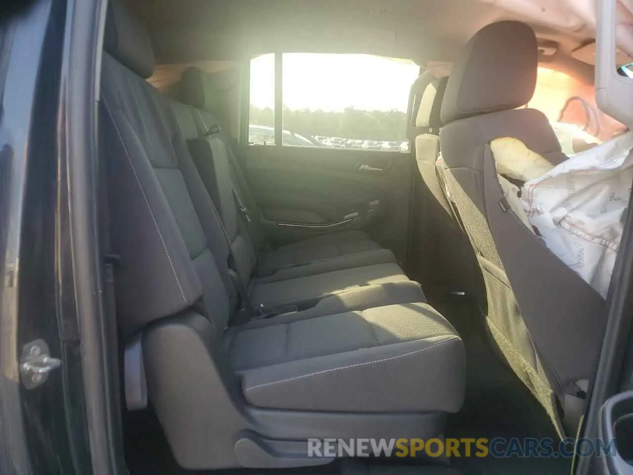 11 fotografías del automóvil dañado 1GNSKGKC3KR241141 CHEVROLET SUBURBAN 2019