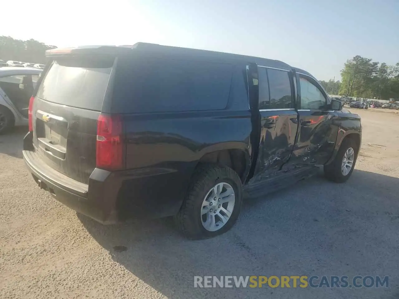 3 fotografías del automóvil dañado 1GNSKGKC3KR241141 CHEVROLET SUBURBAN 2019