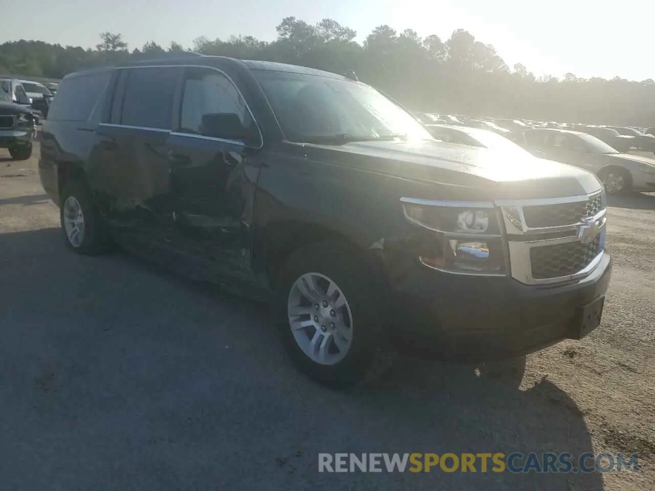 4 fotografías del automóvil dañado 1GNSKGKC3KR241141 CHEVROLET SUBURBAN 2019