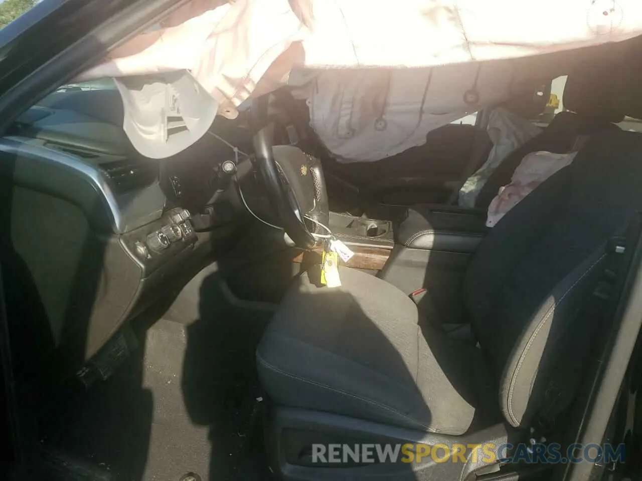7 fotografías del automóvil dañado 1GNSKGKC3KR241141 CHEVROLET SUBURBAN 2019