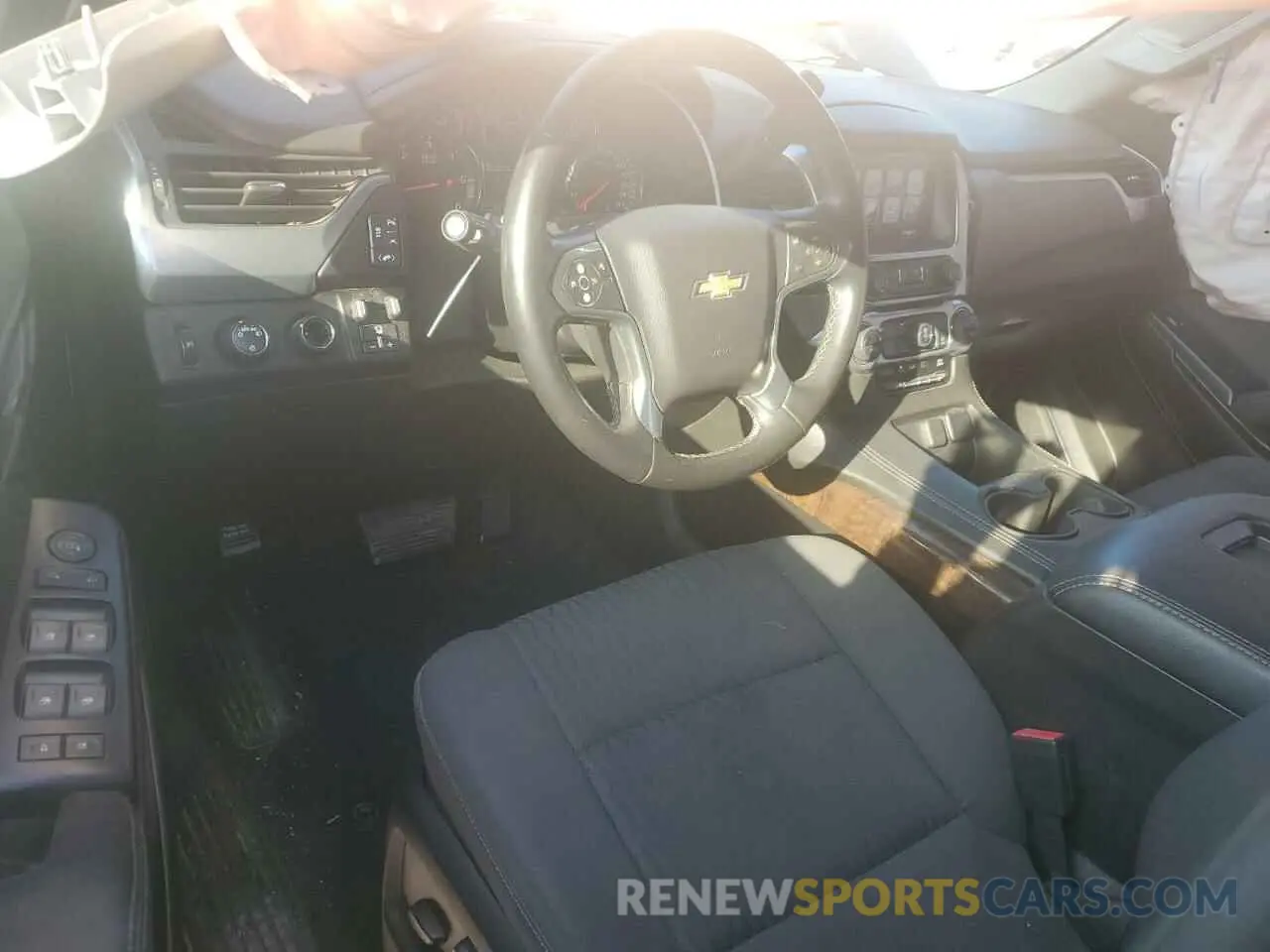 8 fotografías del automóvil dañado 1GNSKGKC3KR241141 CHEVROLET SUBURBAN 2019