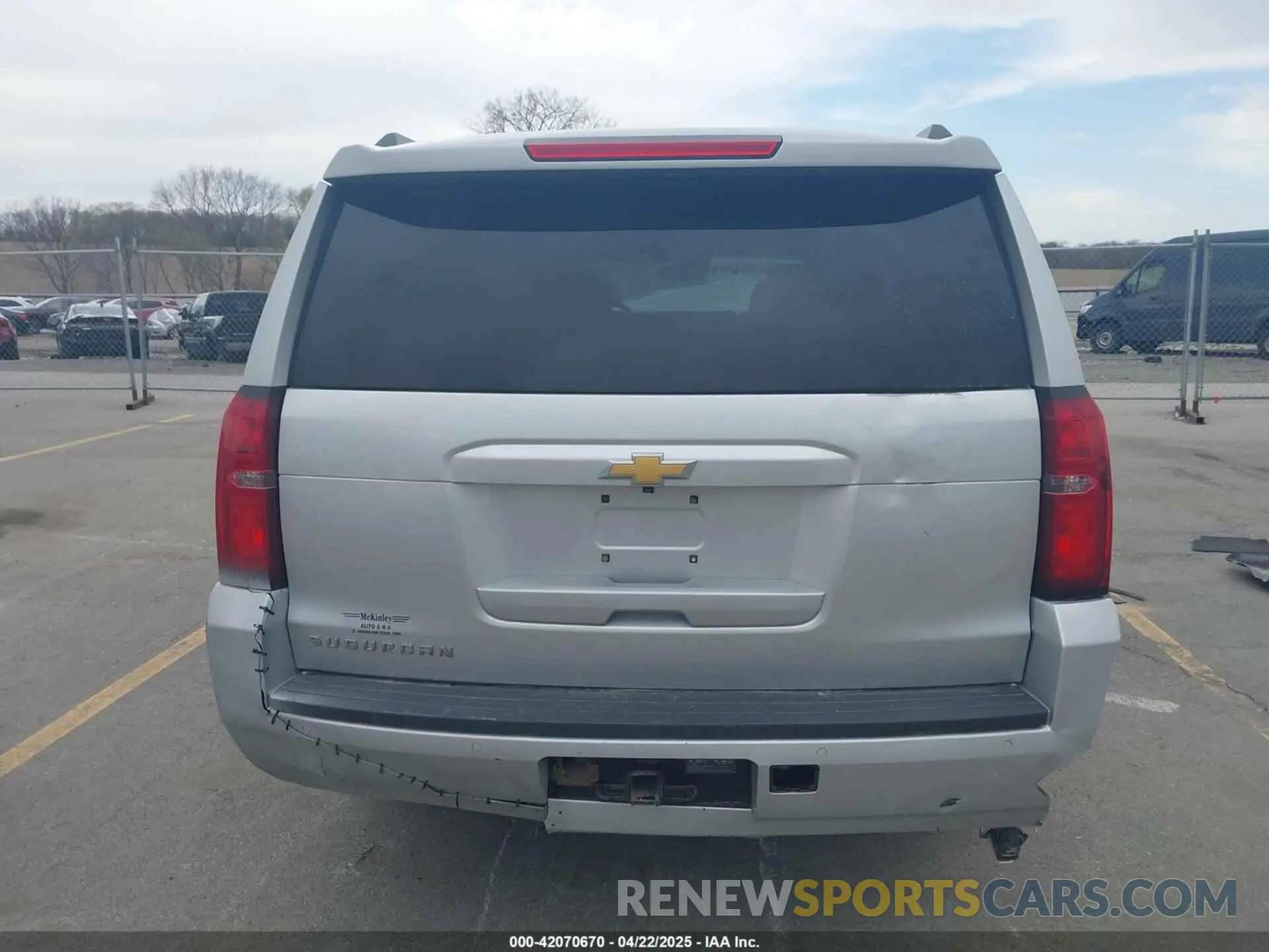 16 fotografías del automóvil dañado 1GNSKHKC1KR163061 CHEVROLET SUBURBAN 2019