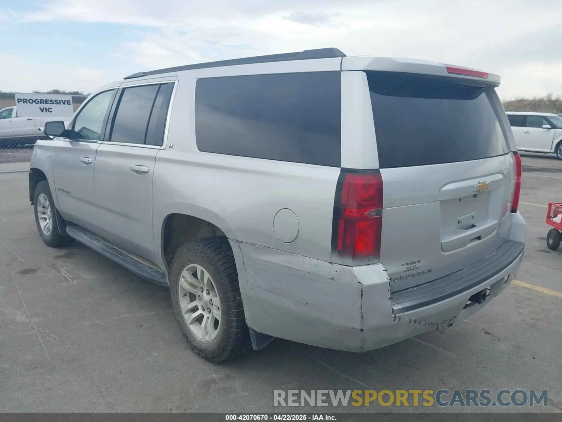 3 fotografías del automóvil dañado 1GNSKHKC1KR163061 CHEVROLET SUBURBAN 2019