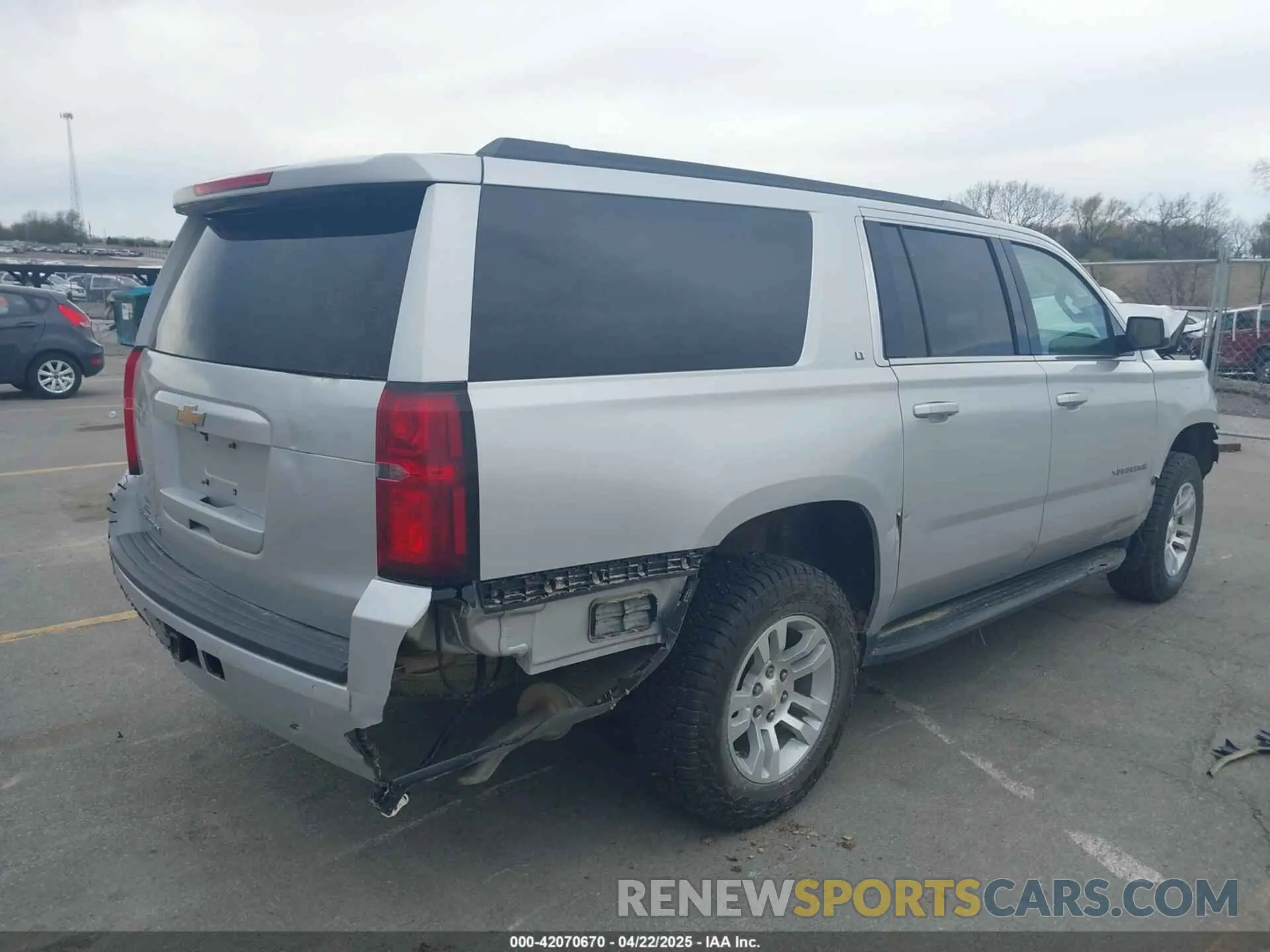 4 fotografías del automóvil dañado 1GNSKHKC1KR163061 CHEVROLET SUBURBAN 2019