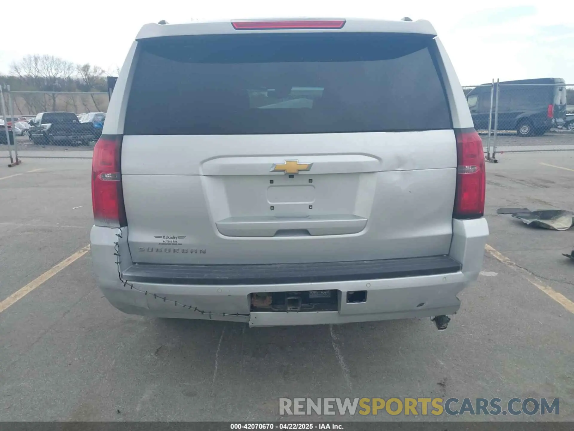 6 fotografías del automóvil dañado 1GNSKHKC1KR163061 CHEVROLET SUBURBAN 2019