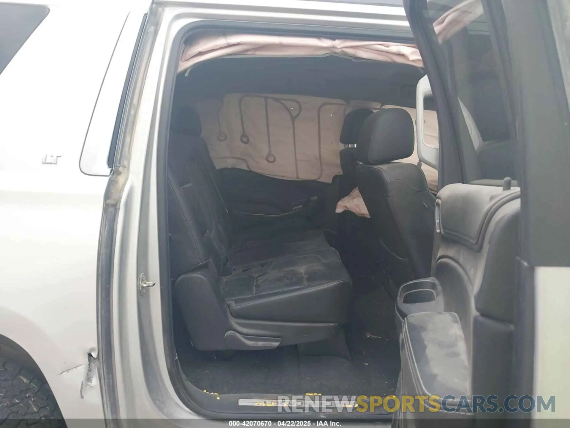 8 fotografías del automóvil dañado 1GNSKHKC1KR163061 CHEVROLET SUBURBAN 2019