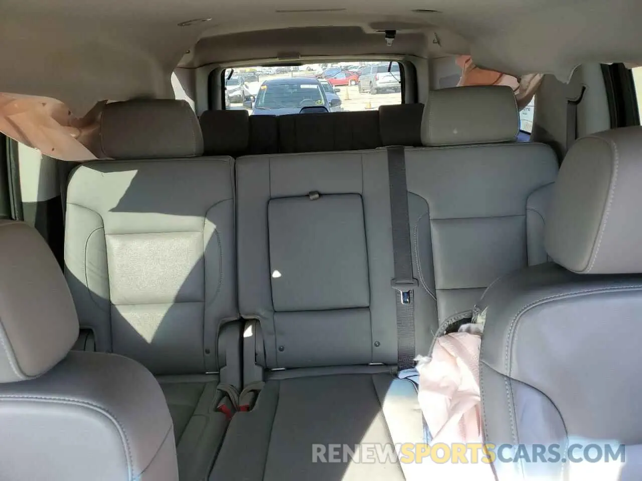 10 fotografías del automóvil dañado 1GNSKHKC1KR188011 CHEVROLET SUBURBAN 2019