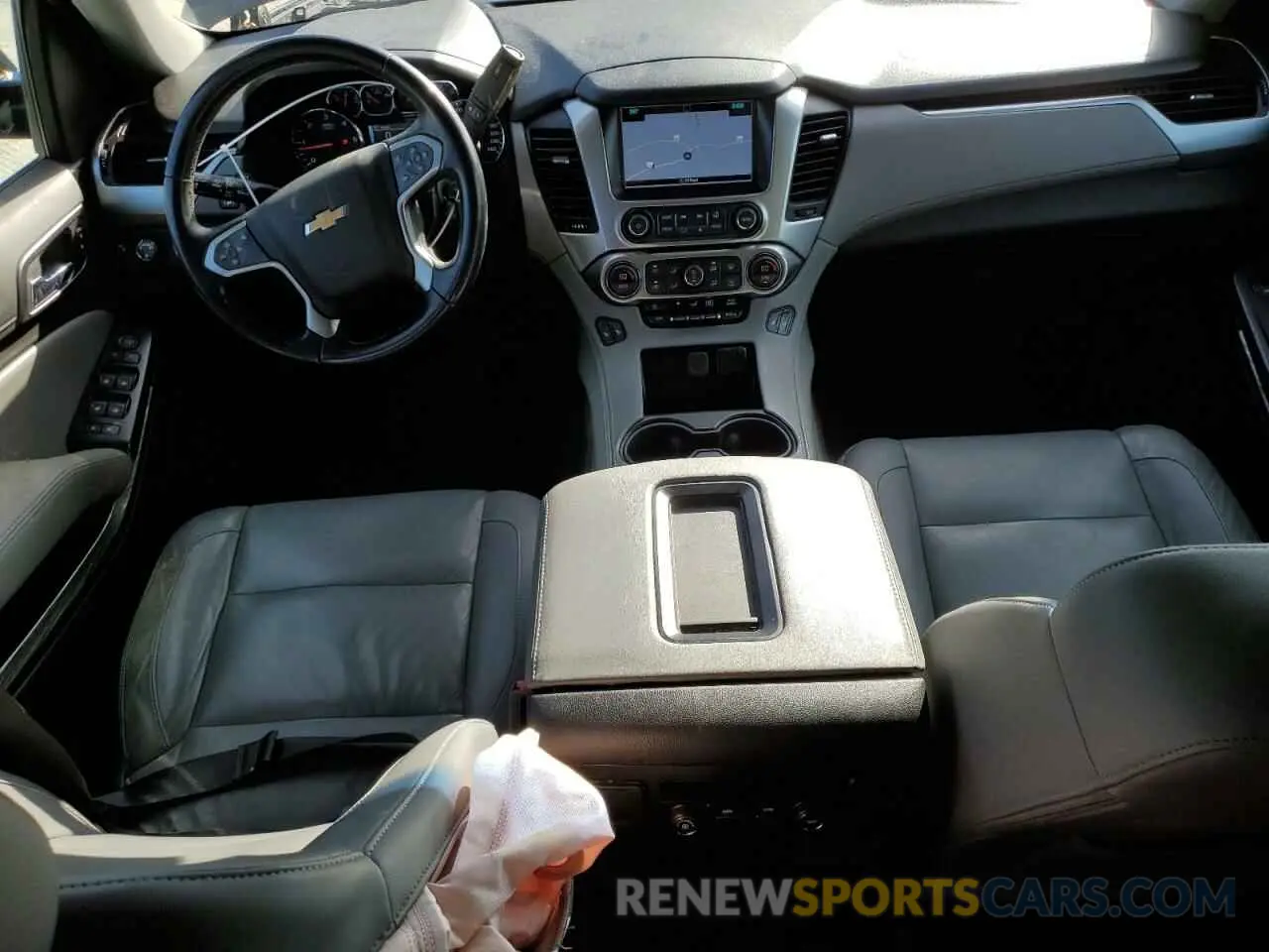 8 fotografías del automóvil dañado 1GNSKHKC1KR188011 CHEVROLET SUBURBAN 2019