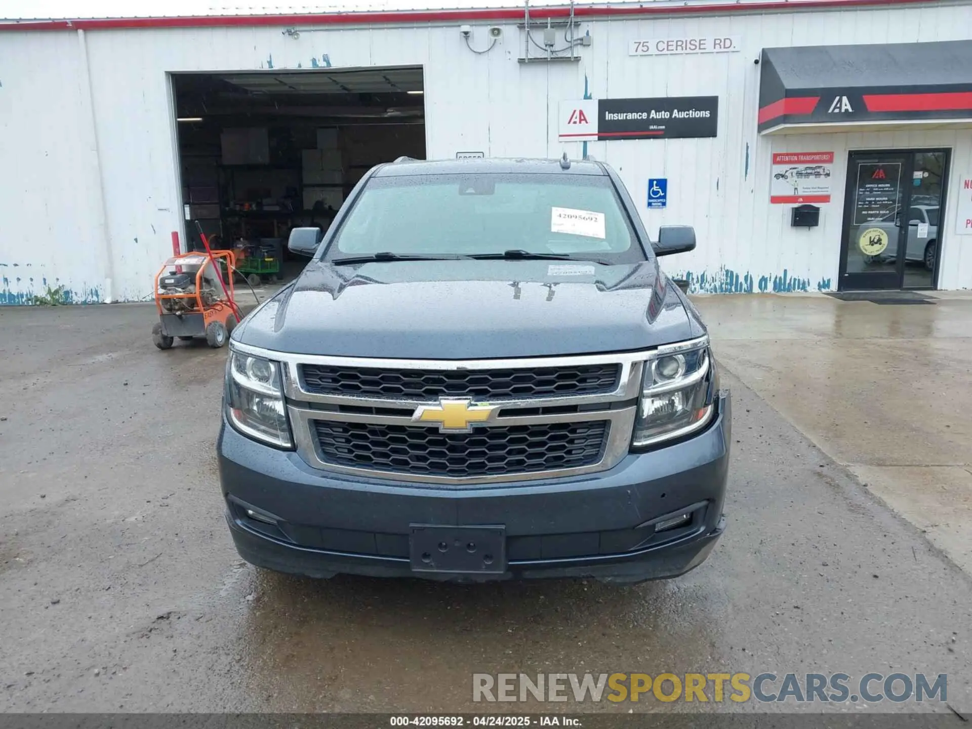 13 fotografías del automóvil dañado 1GNSKHKC1KR241449 CHEVROLET SUBURBAN 2019