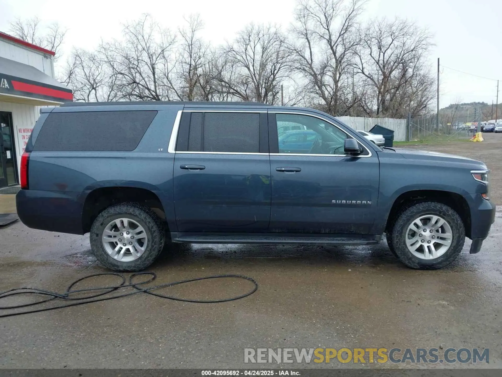 14 fotografías del automóvil dañado 1GNSKHKC1KR241449 CHEVROLET SUBURBAN 2019
