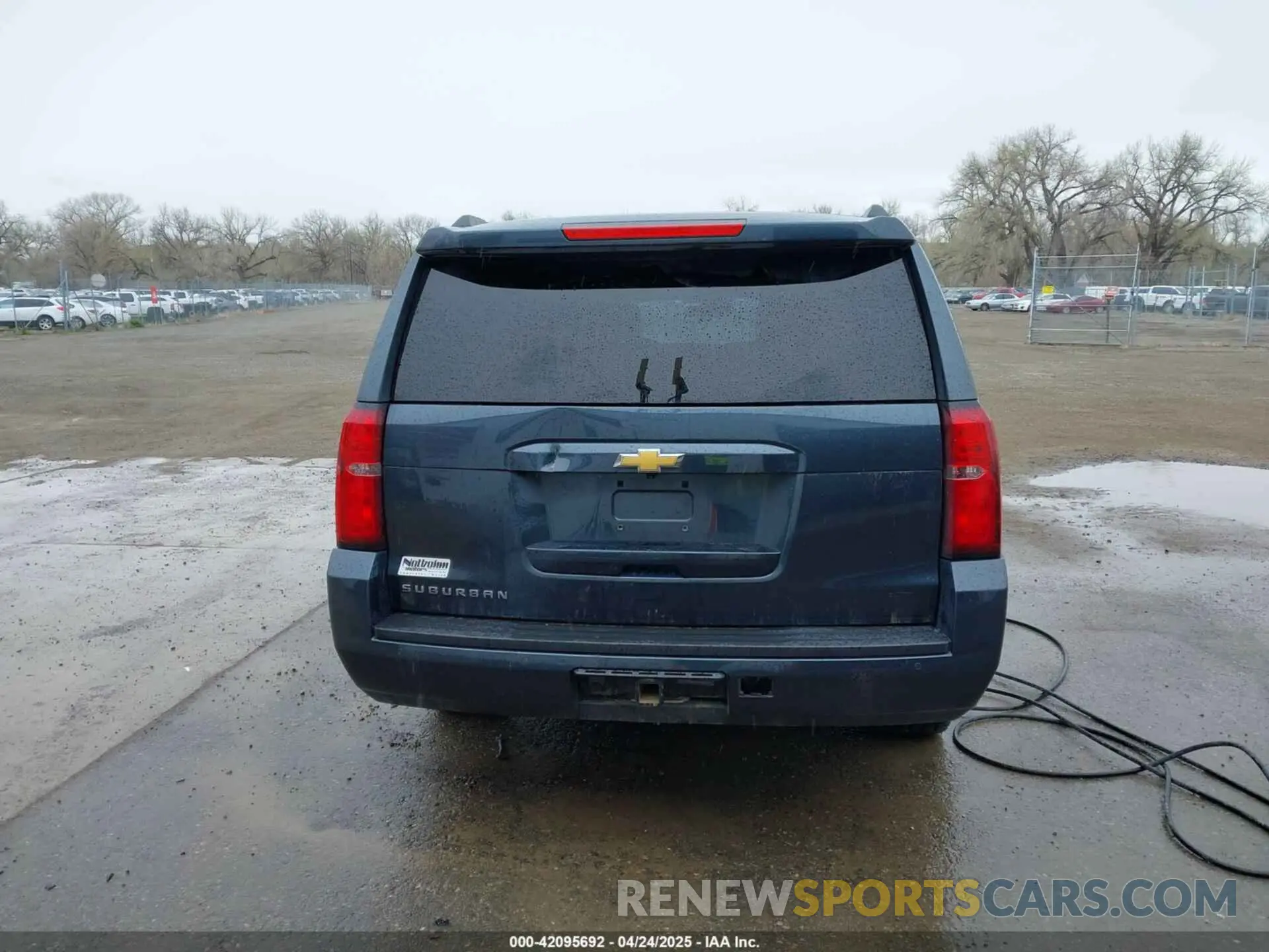 17 fotografías del automóvil dañado 1GNSKHKC1KR241449 CHEVROLET SUBURBAN 2019