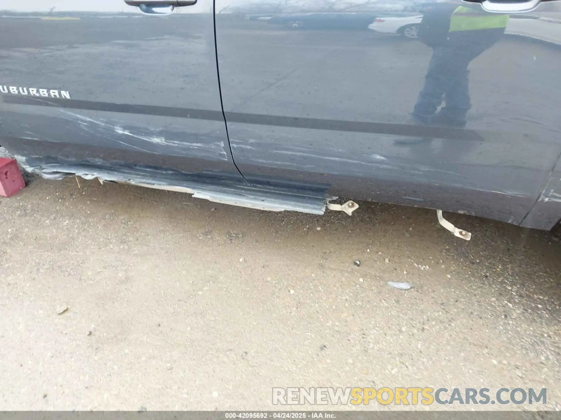 19 fotografías del automóvil dañado 1GNSKHKC1KR241449 CHEVROLET SUBURBAN 2019