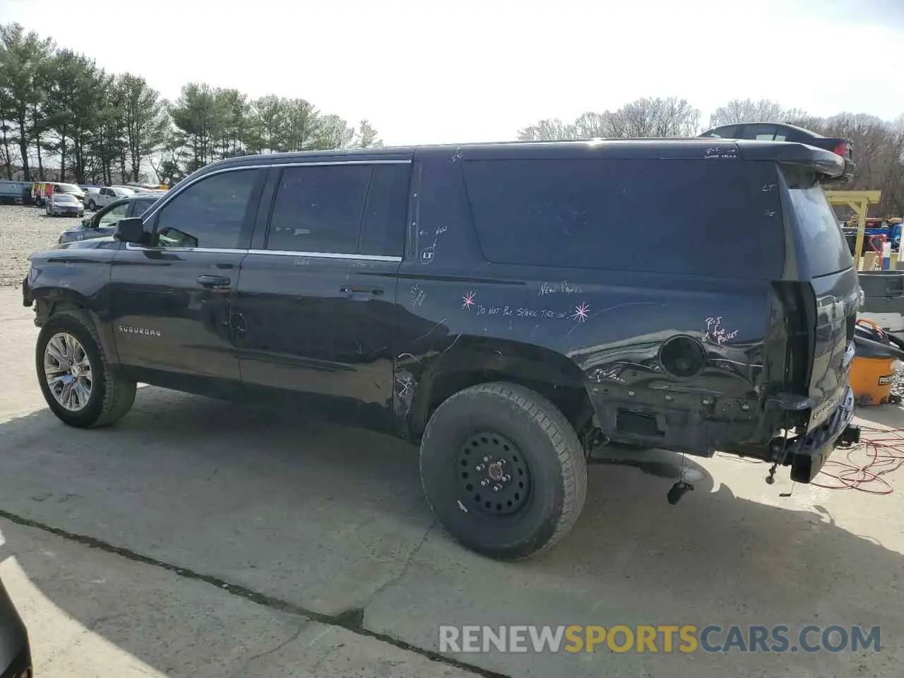 2 fotografías del automóvil dañado 1GNSKHKC2KR106707 CHEVROLET SUBURBAN 2019