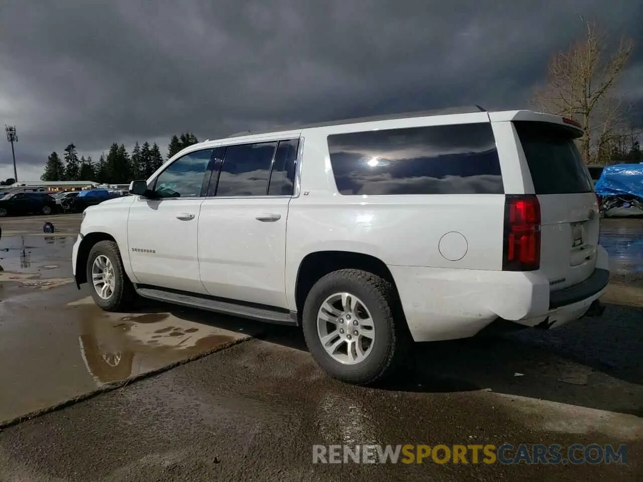 2 fotografías del automóvil dañado 1GNSKHKC2KR140923 CHEVROLET SUBURBAN 2019