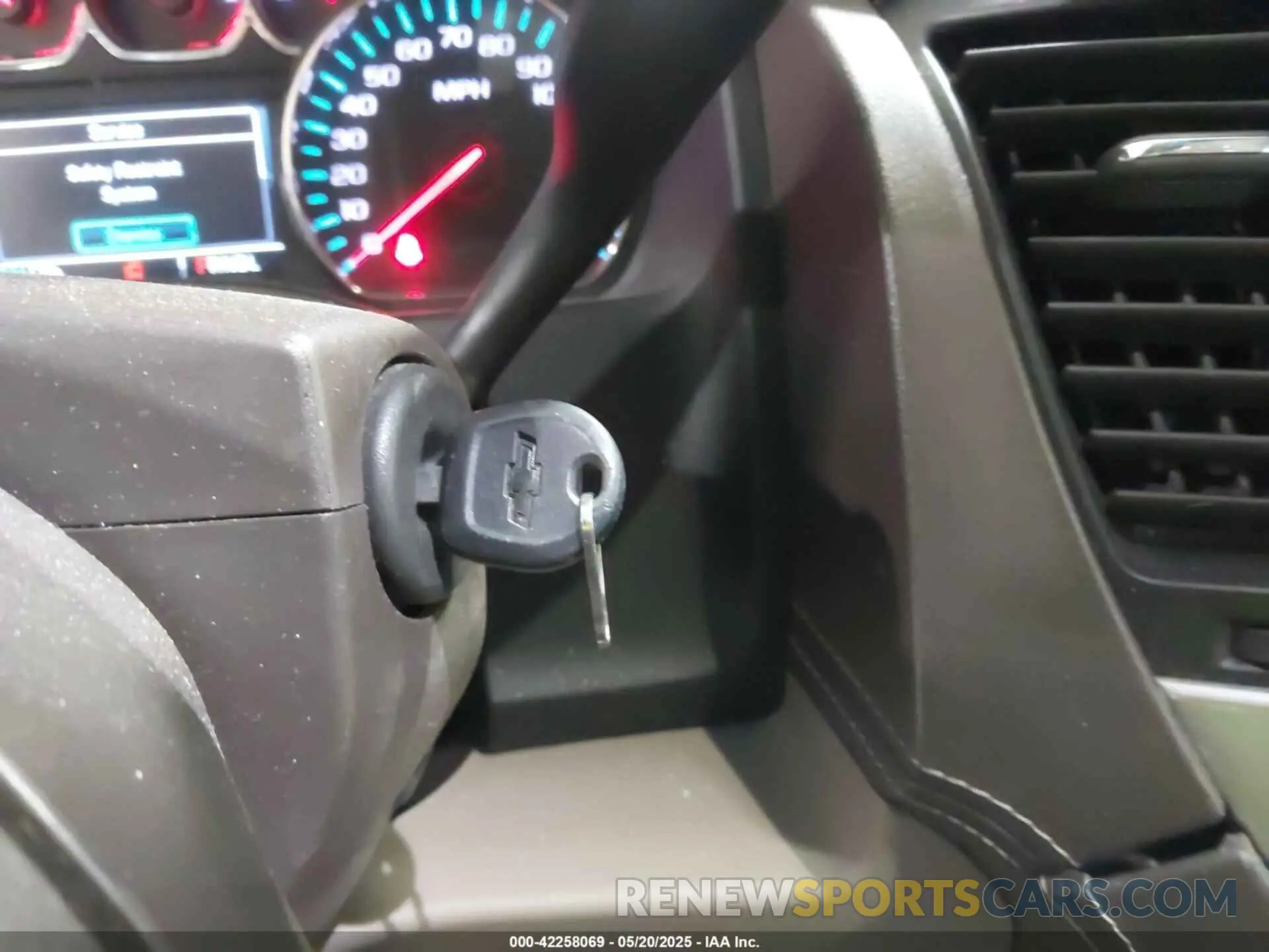 11 fotografías del automóvil dañado 1GNSKHKC2KR250273 CHEVROLET SUBURBAN 2019