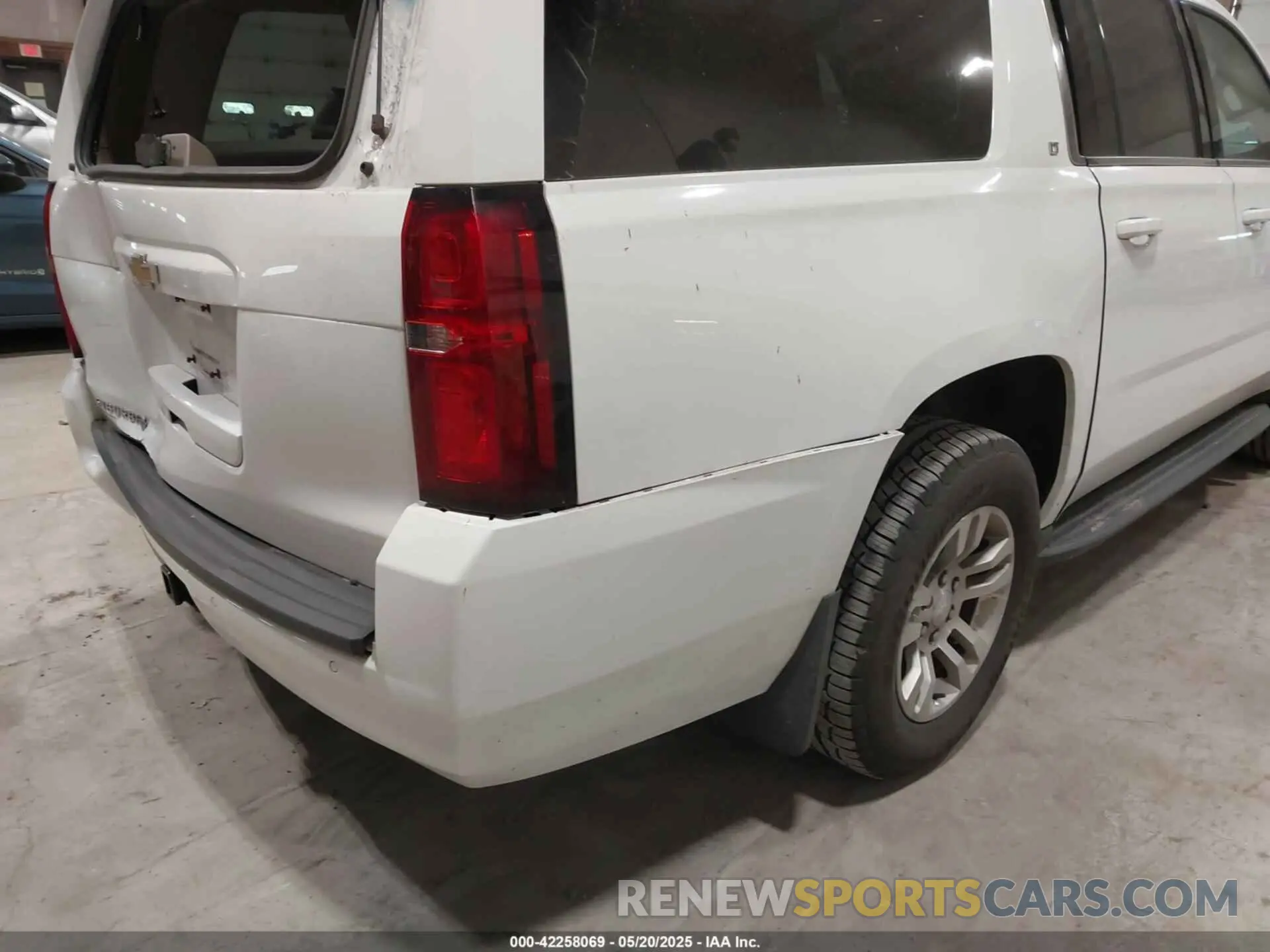 18 fotografías del automóvil dañado 1GNSKHKC2KR250273 CHEVROLET SUBURBAN 2019