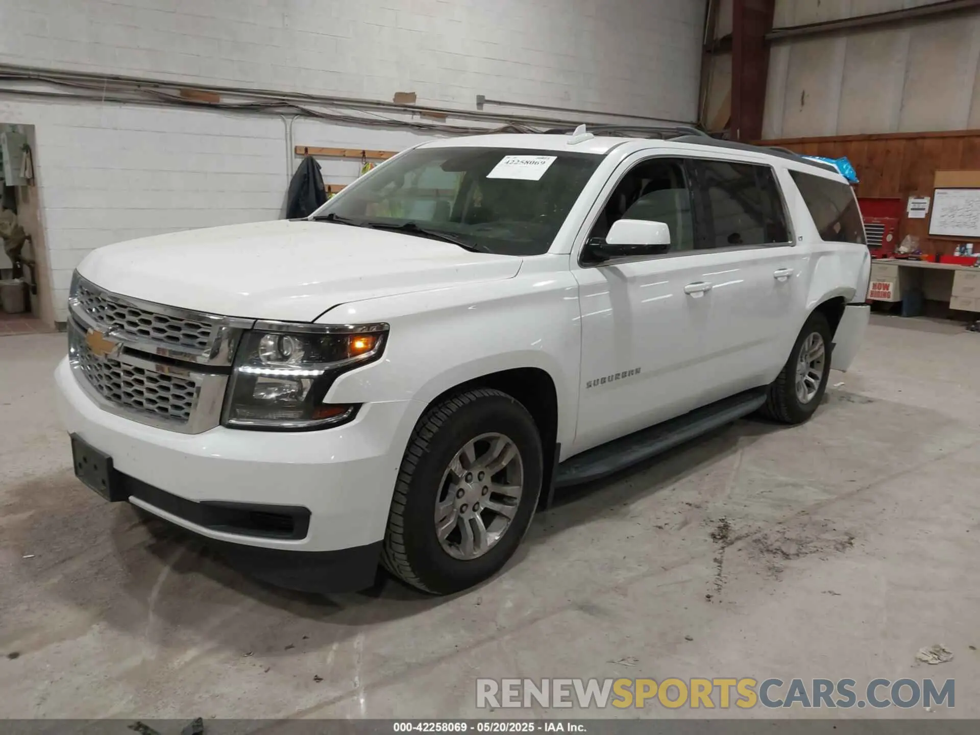 2 fotografías del automóvil dañado 1GNSKHKC2KR250273 CHEVROLET SUBURBAN 2019