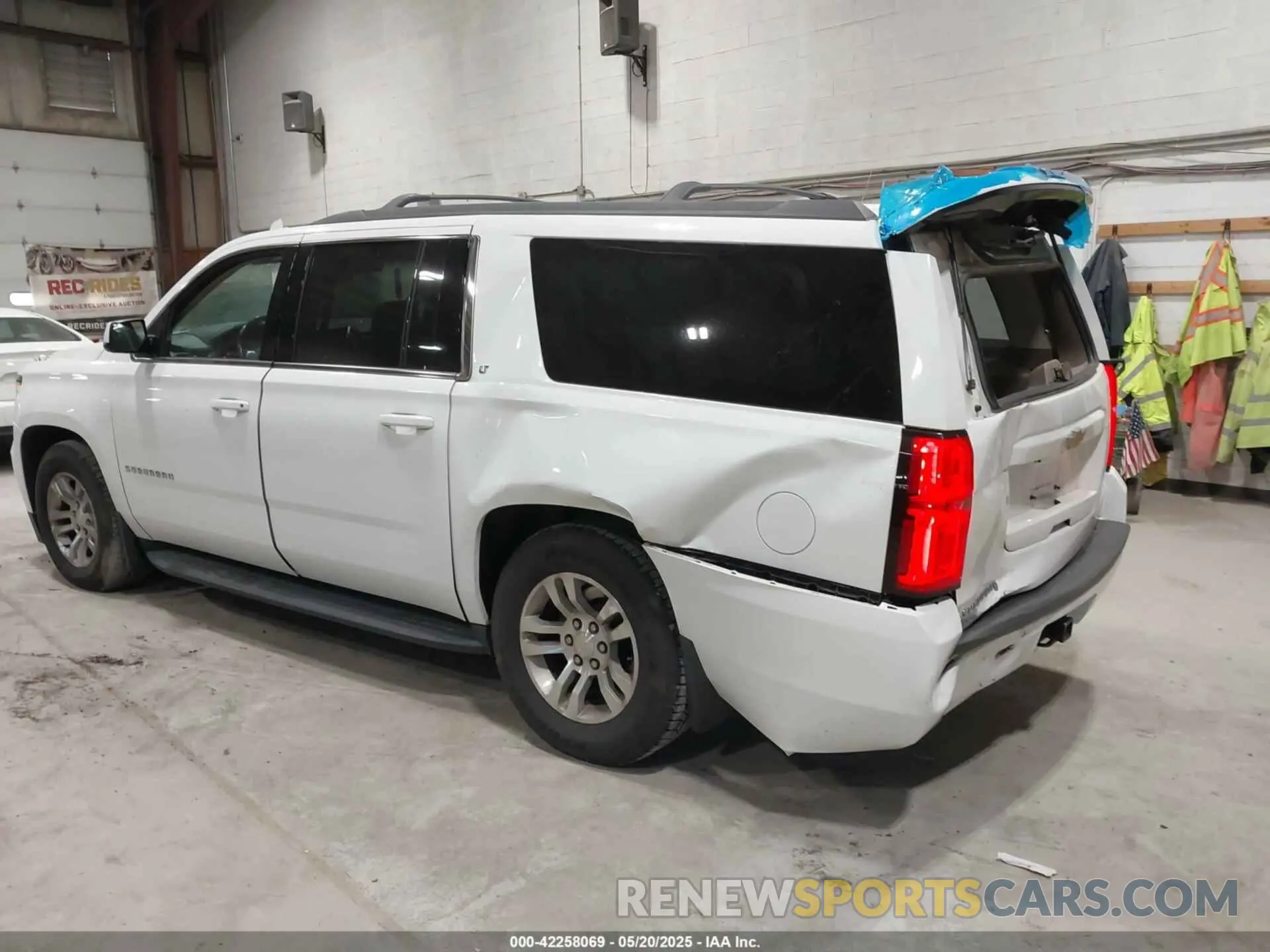 3 fotografías del automóvil dañado 1GNSKHKC2KR250273 CHEVROLET SUBURBAN 2019