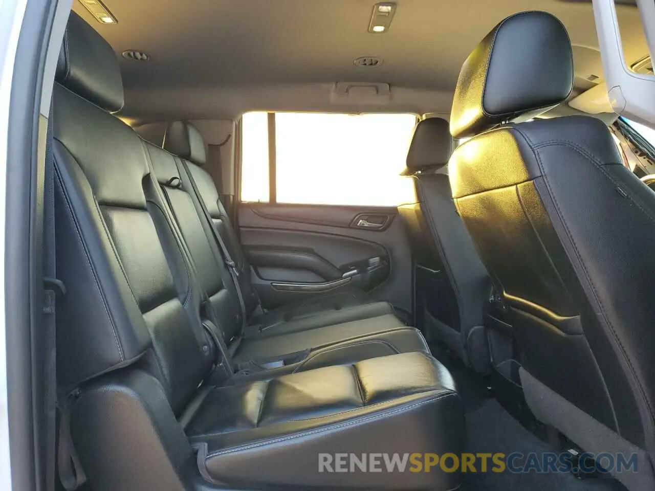 11 fotografías del automóvil dañado 1GNSKHKC2KR346694 CHEVROLET SUBURBAN 2019