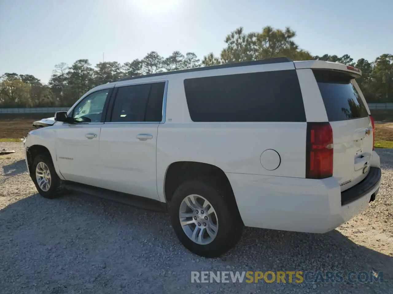 2 fotografías del automóvil dañado 1GNSKHKC2KR346694 CHEVROLET SUBURBAN 2019