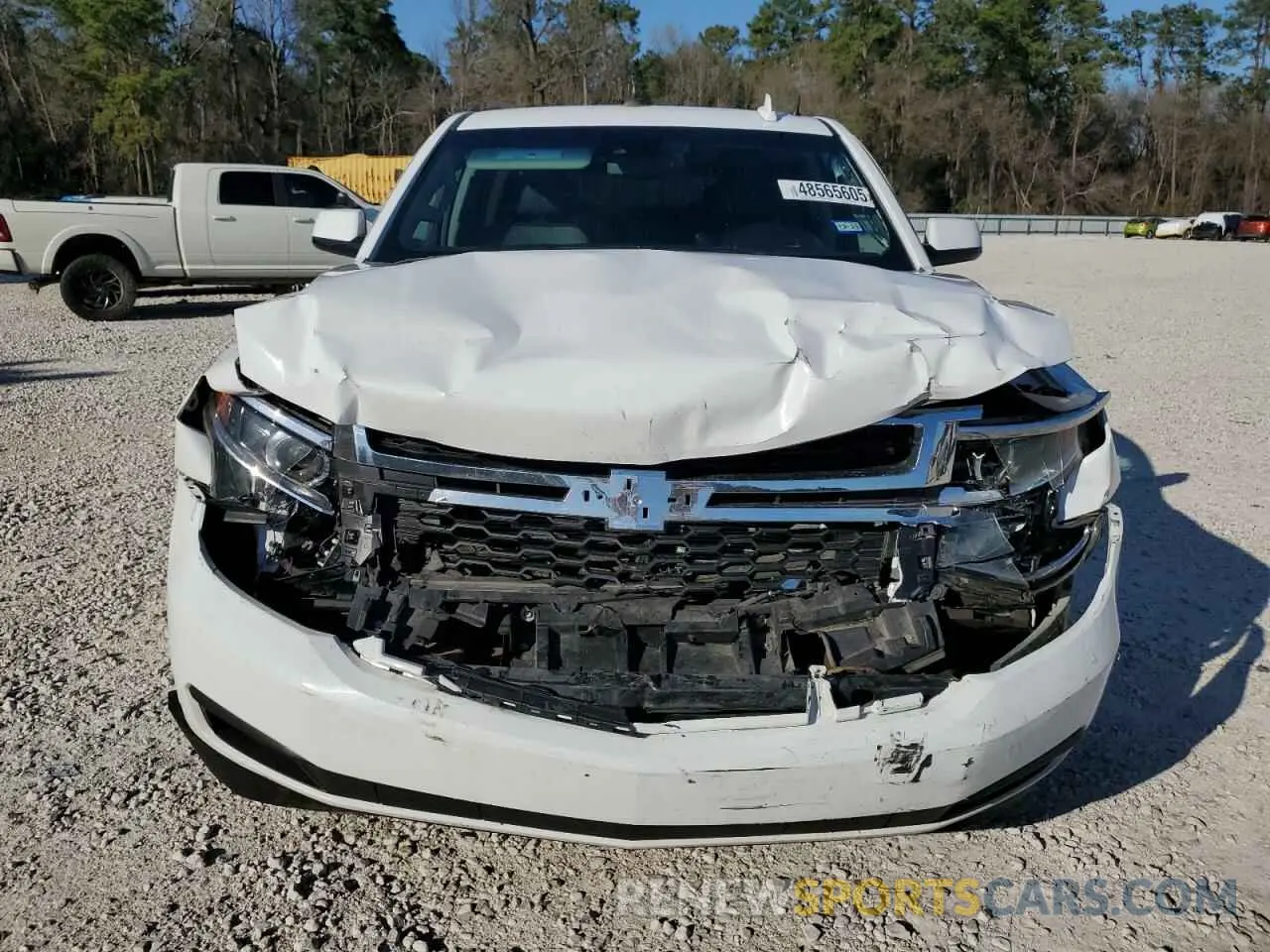 5 fotografías del automóvil dañado 1GNSKHKC2KR346694 CHEVROLET SUBURBAN 2019