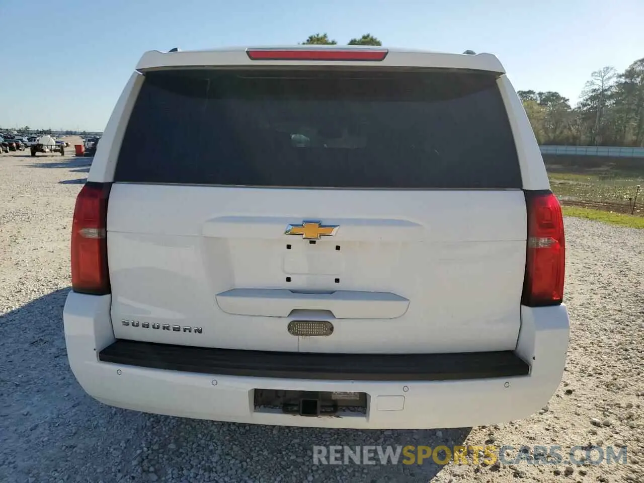 6 fotografías del automóvil dañado 1GNSKHKC2KR346694 CHEVROLET SUBURBAN 2019