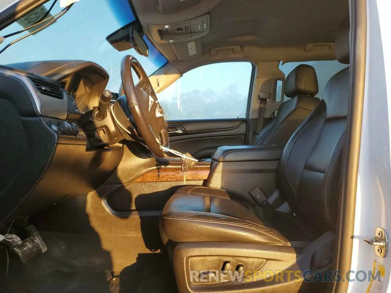 7 fotografías del automóvil dañado 1GNSKHKC2KR346694 CHEVROLET SUBURBAN 2019