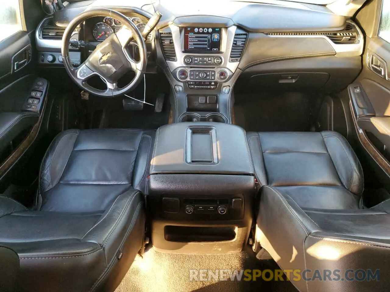 8 fotografías del automóvil dañado 1GNSKHKC2KR346694 CHEVROLET SUBURBAN 2019