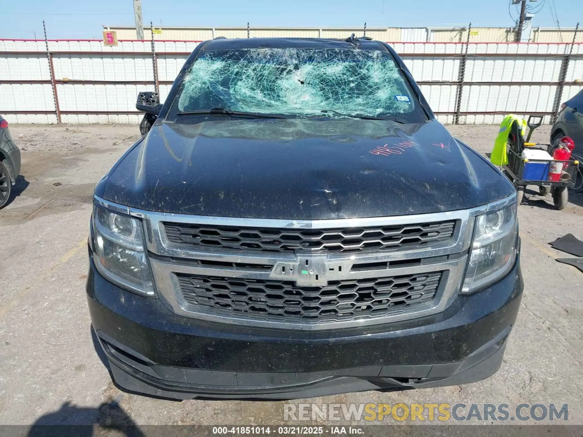 12 fotografías del automóvil dañado 1GNSKHKC3KR285095 CHEVROLET SUBURBAN 2019