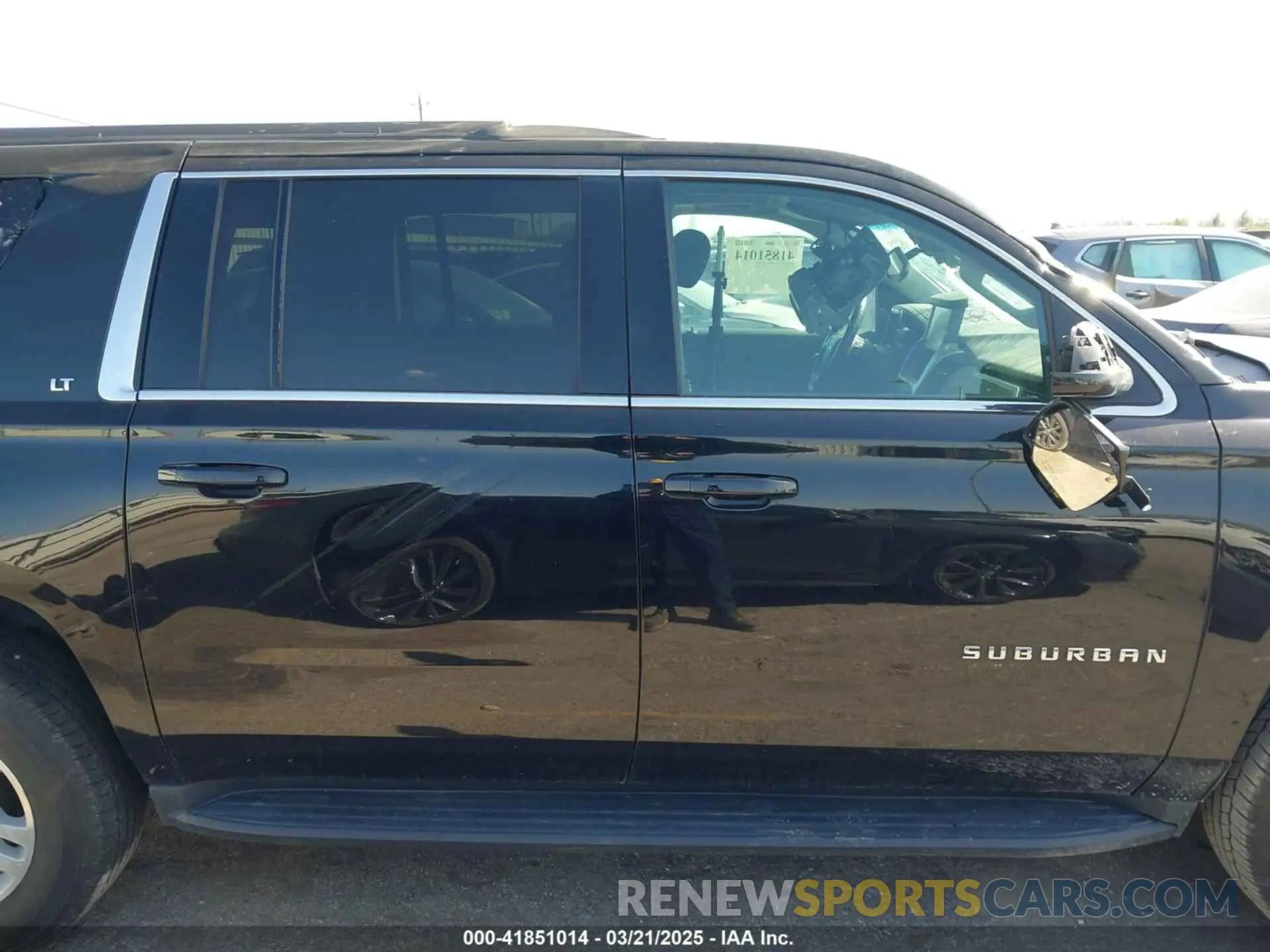 13 fotografías del automóvil dañado 1GNSKHKC3KR285095 CHEVROLET SUBURBAN 2019