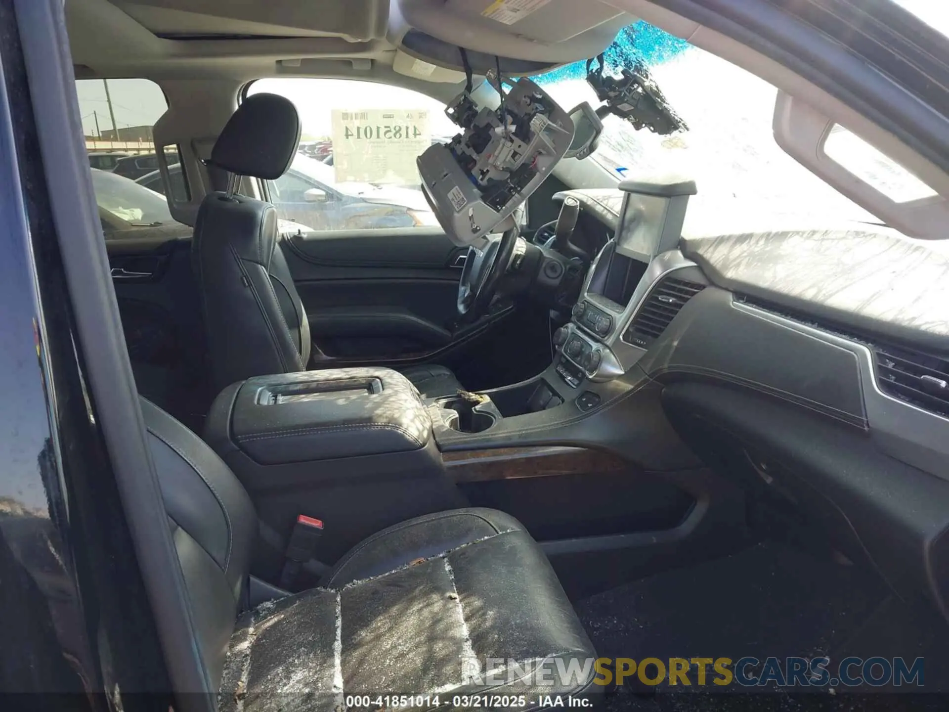 5 fotografías del automóvil dañado 1GNSKHKC3KR285095 CHEVROLET SUBURBAN 2019