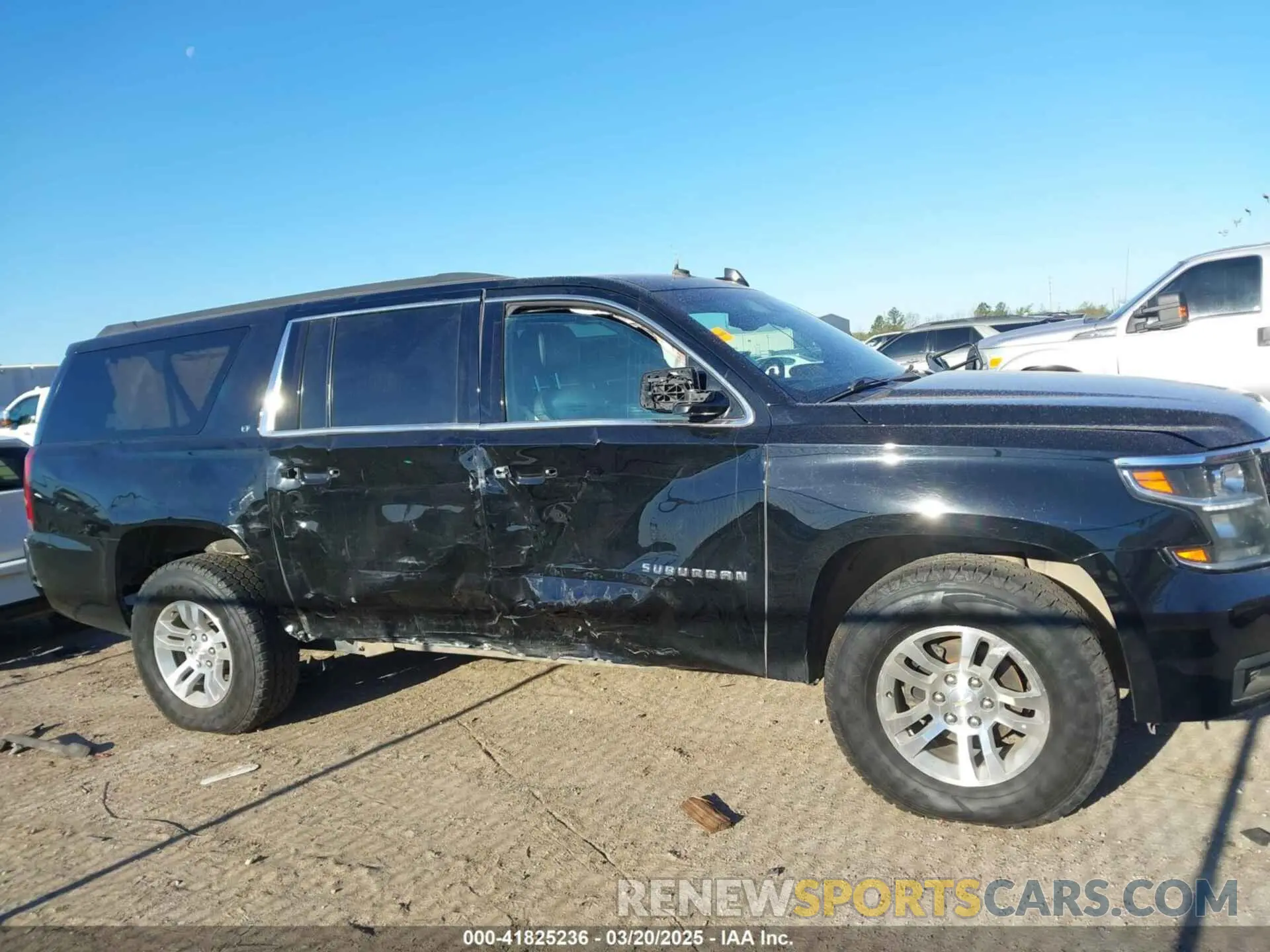 14 fotografías del automóvil dañado 1GNSKHKC3KR394785 CHEVROLET SUBURBAN 2019