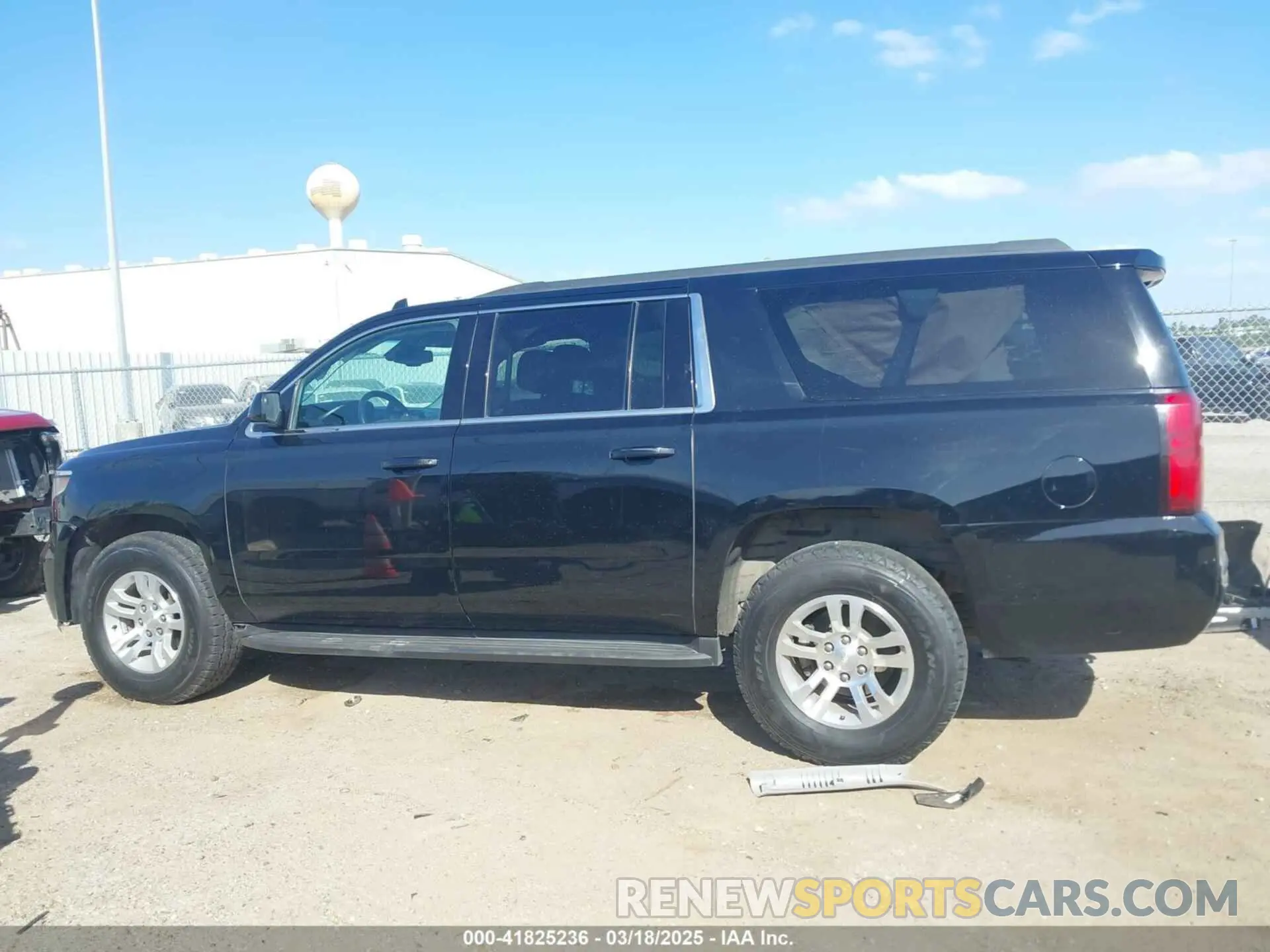 15 fotografías del automóvil dañado 1GNSKHKC3KR394785 CHEVROLET SUBURBAN 2019