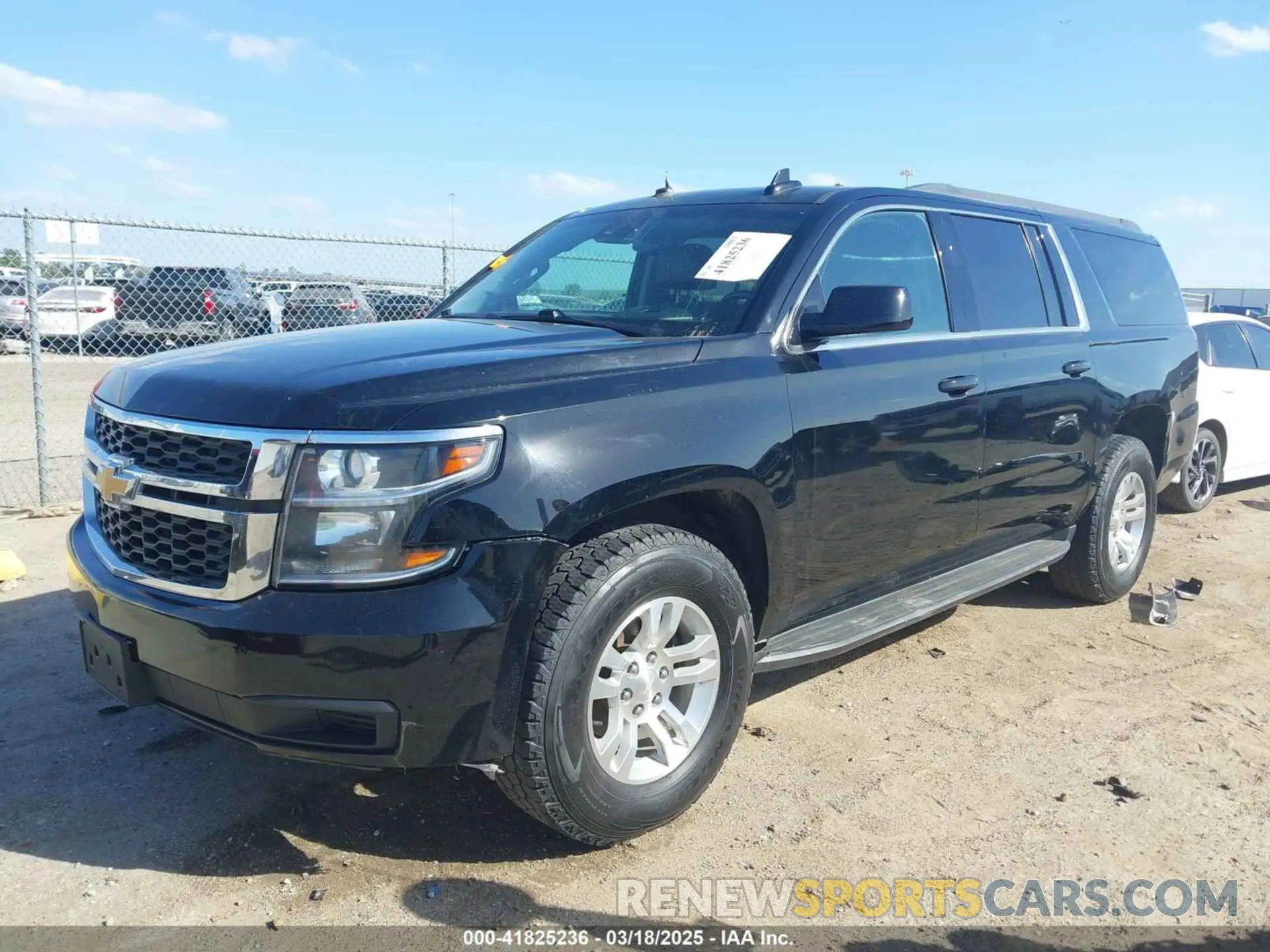 2 fotografías del automóvil dañado 1GNSKHKC3KR394785 CHEVROLET SUBURBAN 2019