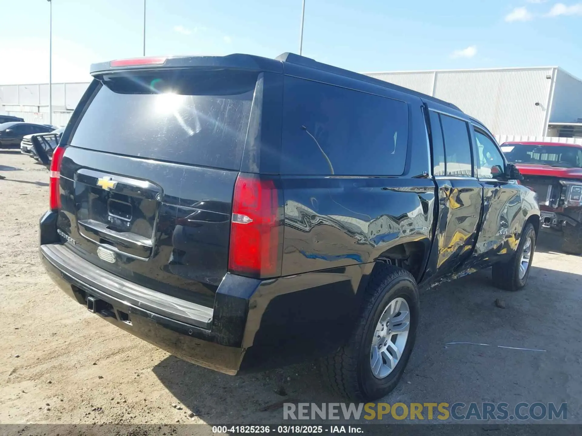 4 fotografías del automóvil dañado 1GNSKHKC3KR394785 CHEVROLET SUBURBAN 2019
