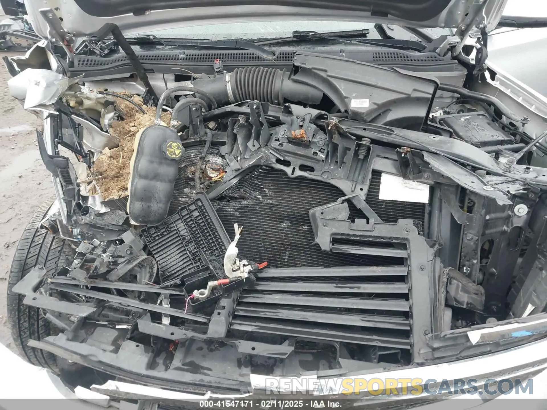 10 fotografías del automóvil dañado 1GNSKHKC6KR278755 CHEVROLET SUBURBAN 2019