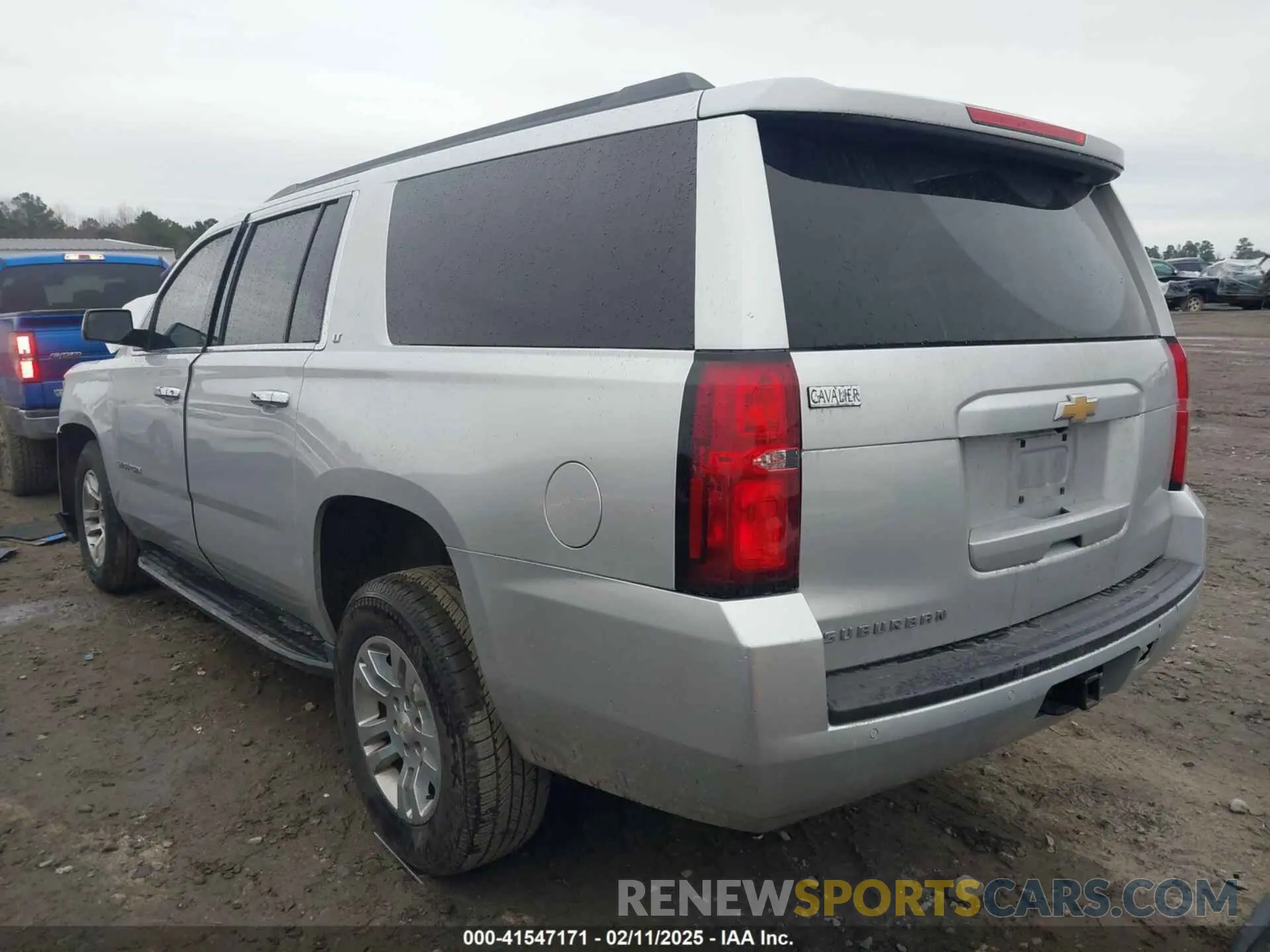 3 fotografías del automóvil dañado 1GNSKHKC6KR278755 CHEVROLET SUBURBAN 2019